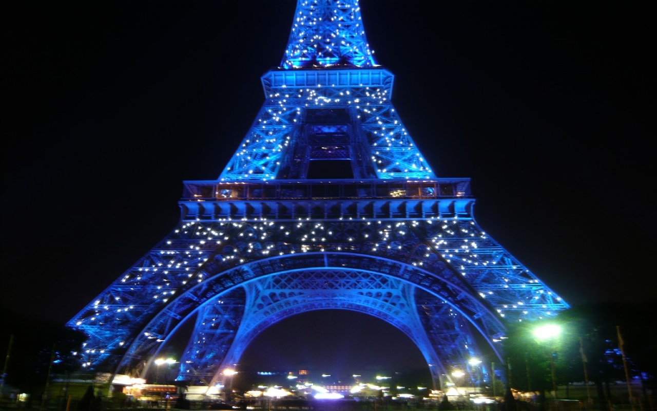 1439908 Hintergrundbild herunterladen menschengemacht, eiffelturm, frankreich, nacht, paris - Bildschirmschoner und Bilder kostenlos