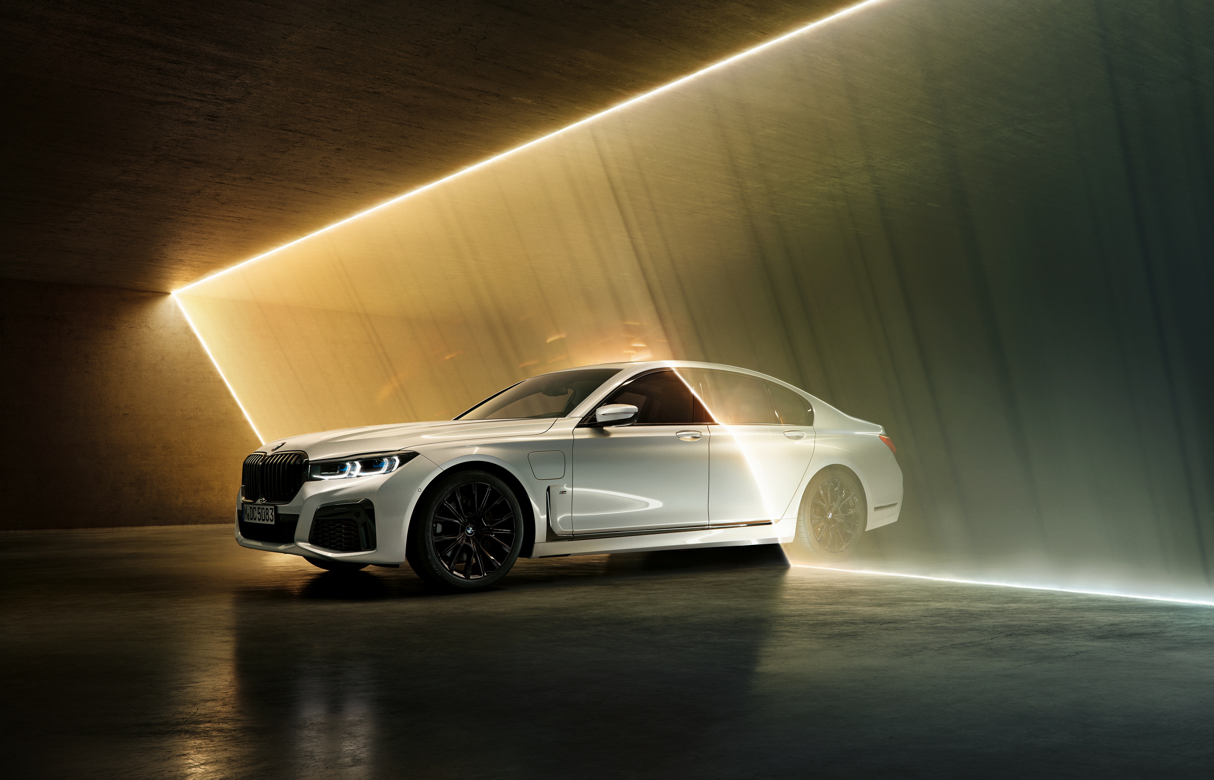 Download mobile wallpaper Bmw, Car, Bmw 7 Series, Vehicles, White Car for free.