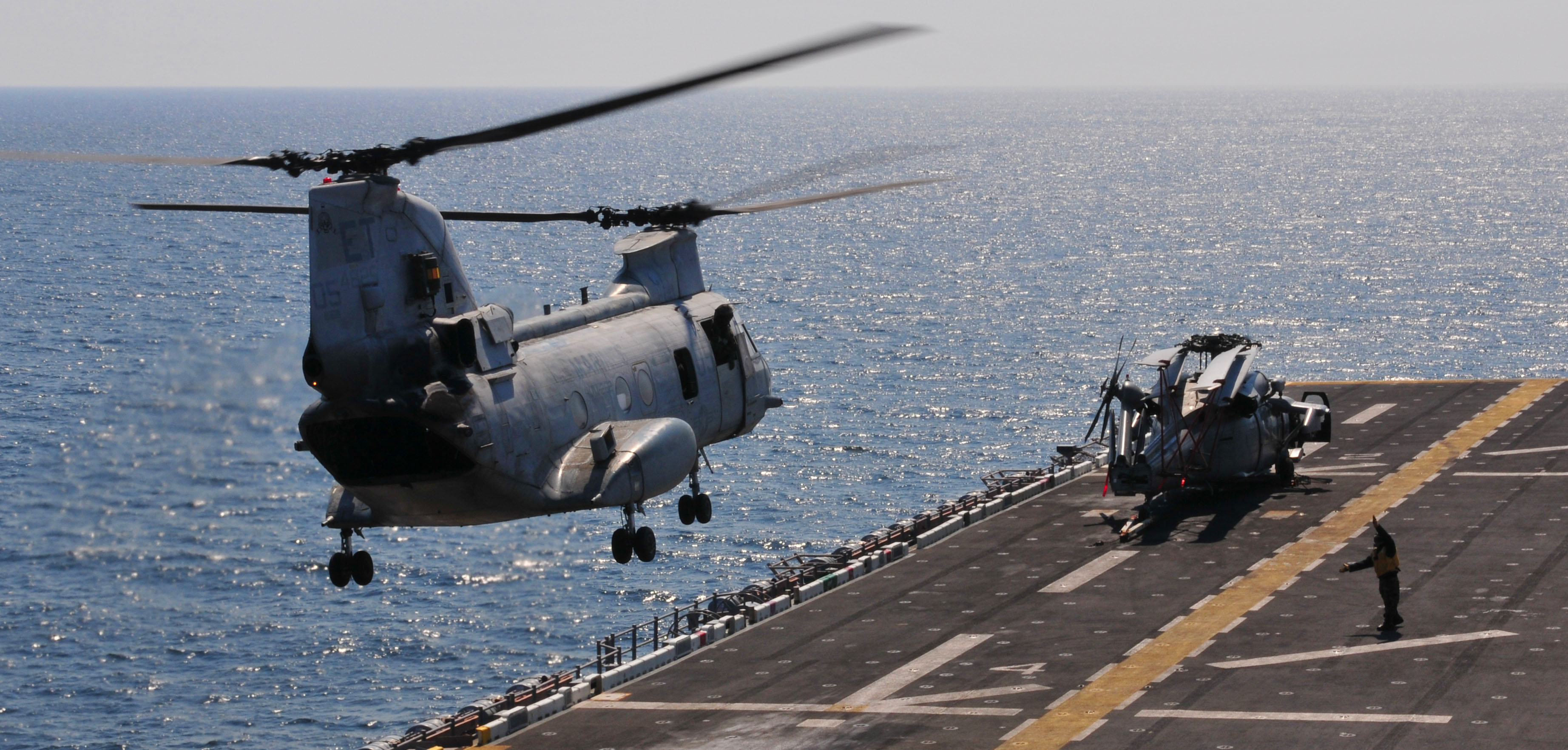 Handy-Wallpaper Marine, Boeing Ch 47 Chinook, Militärhubschrauber, Flugzeuge, Militär, Helikopter kostenlos herunterladen.