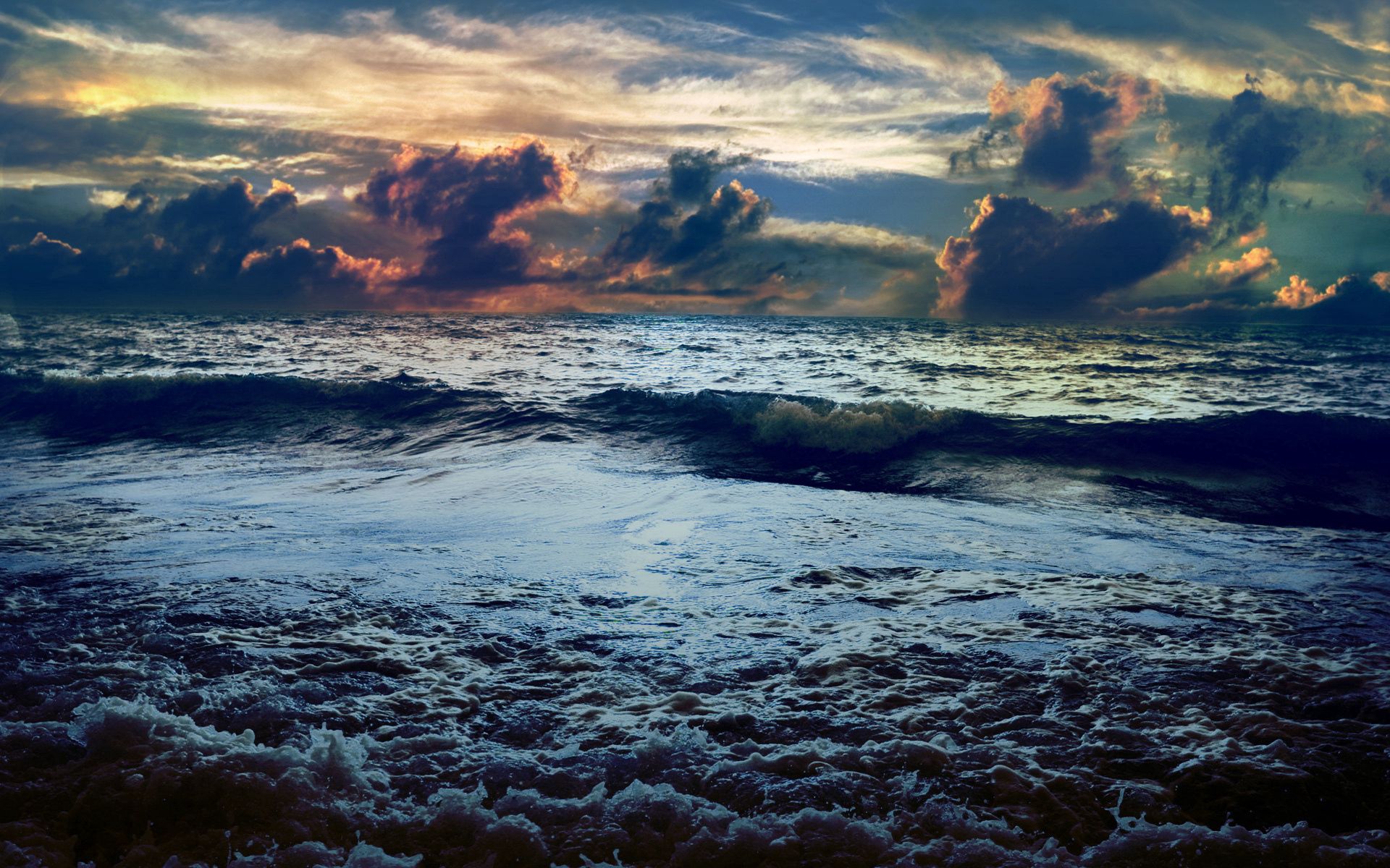 138802 завантажити картинку хмари, природа, море, небокрай, горизонт, піна, тіні, об'ємні, моторошно, моторошний, хвиля, злиття - шпалери і заставки безкоштовно