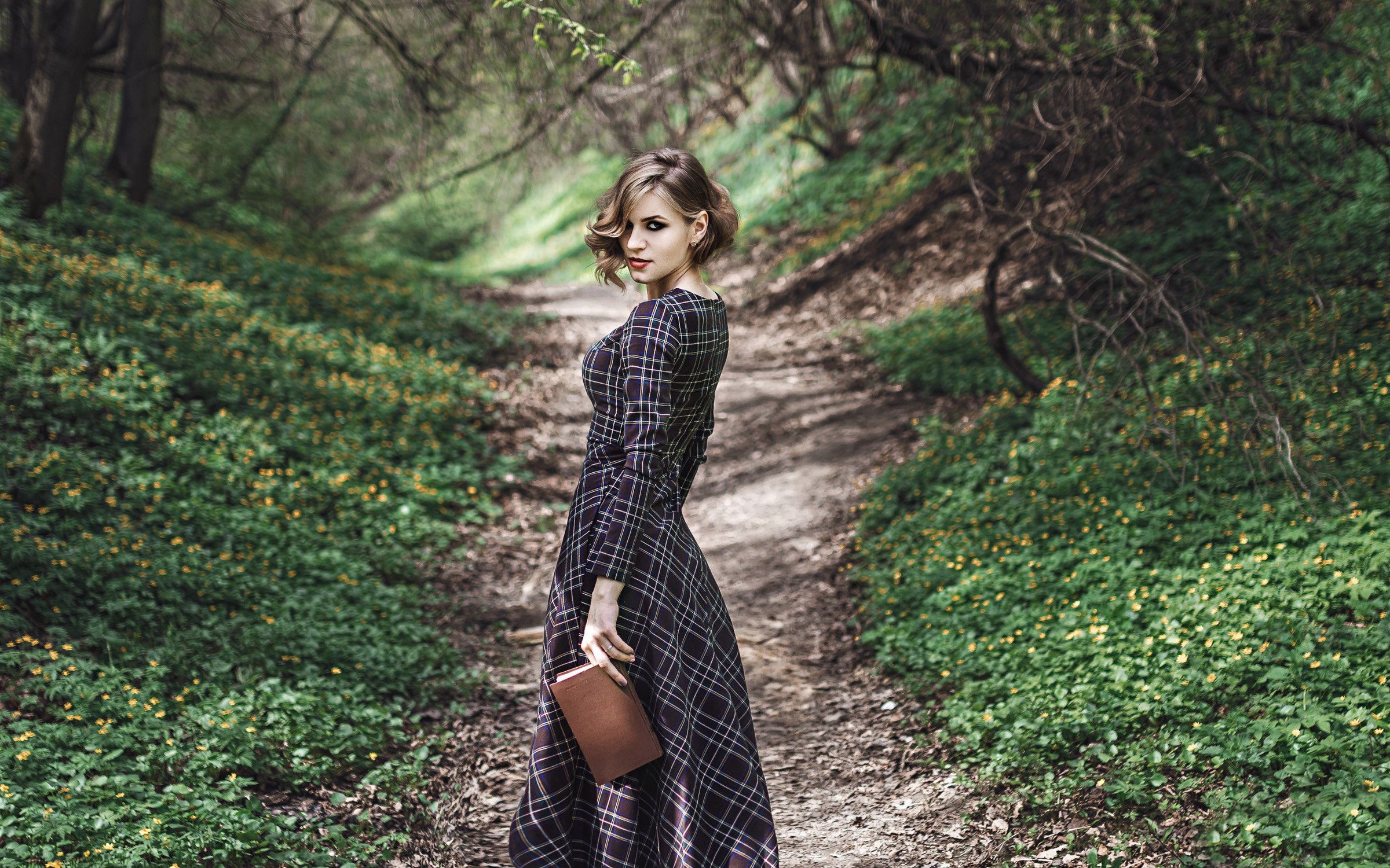 Free download wallpaper Path, Dress, Brunette, Model, Women, Short Hair, Depth Of Field on your PC desktop