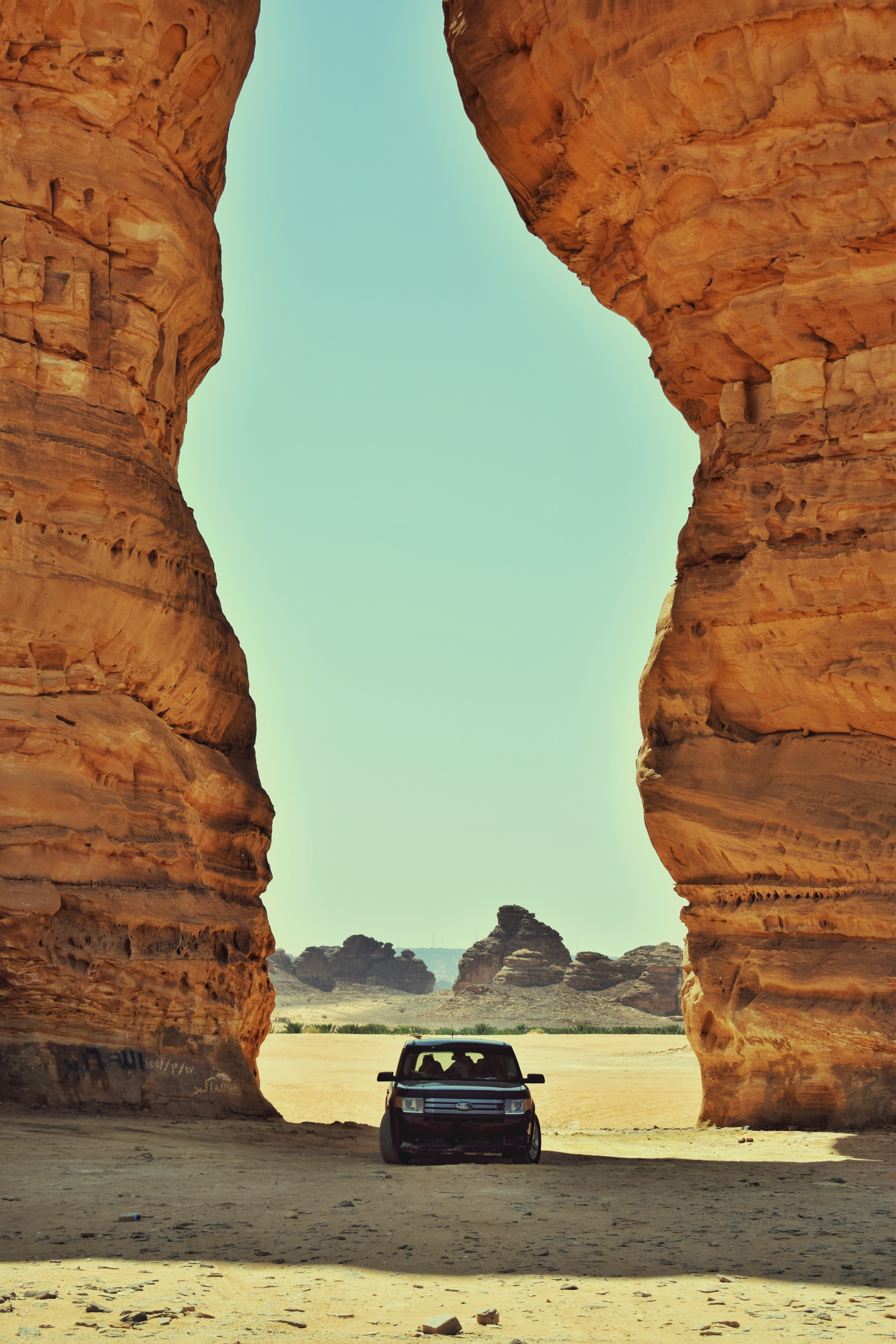 front view, mountains, canyon, ford, cars, rocks, gorge