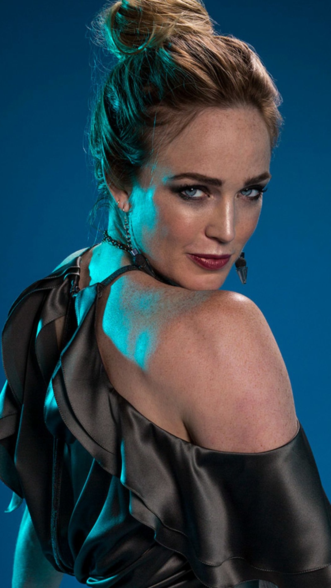 Download mobile wallpaper Blonde, Blue Eyes, Celebrity, Actress, Caity Lotz for free.