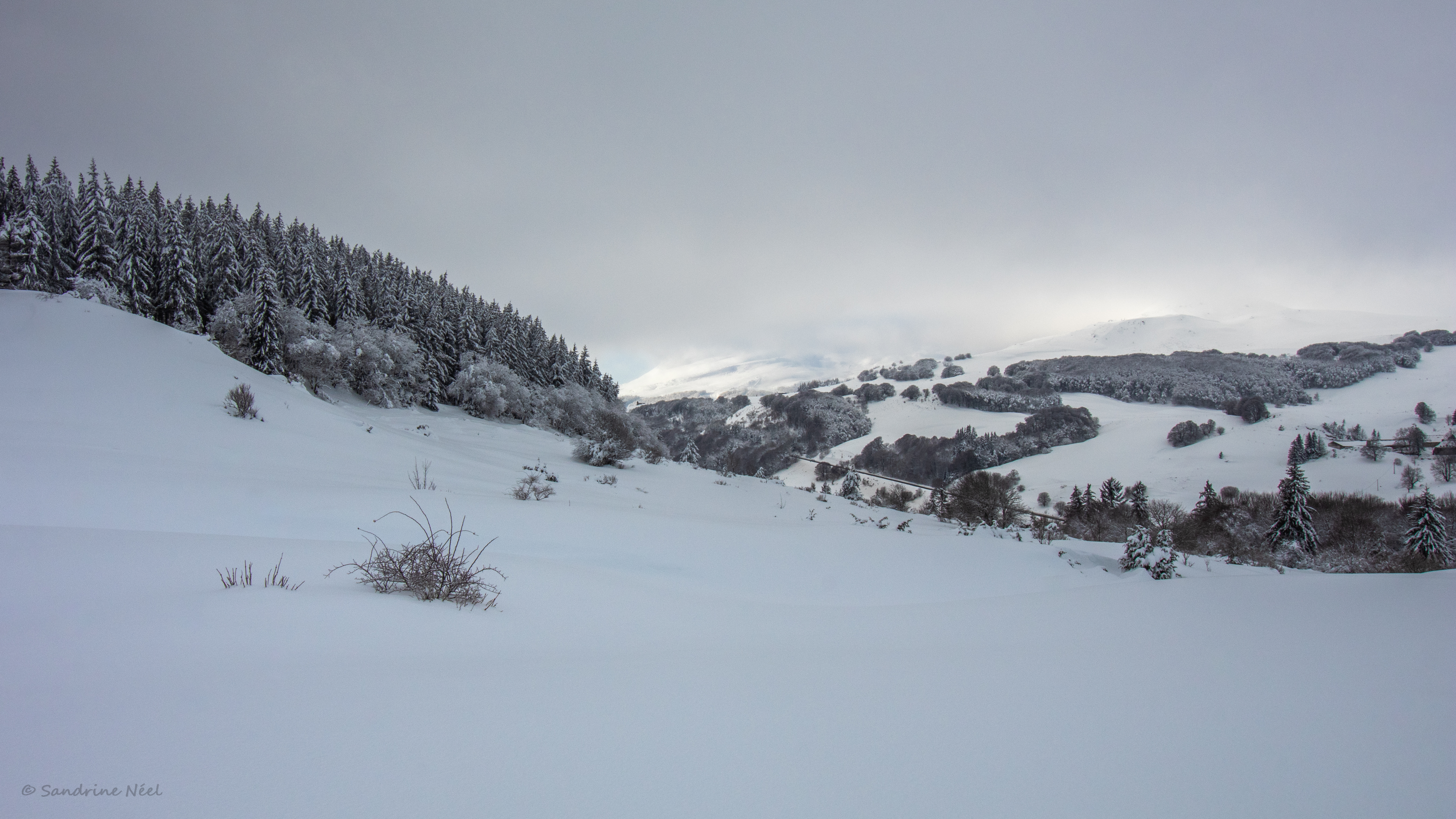 Скачать картинку Заснеженный, Снег, Горы, Природа, Зима, Пейзаж в телефон бесплатно.