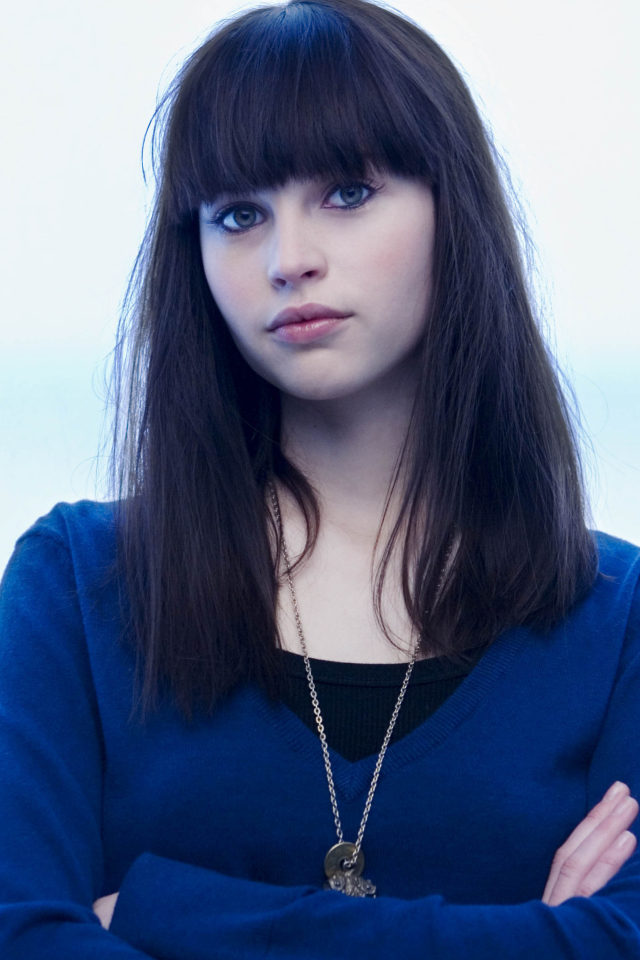 Handy-Wallpaper Brünette, Britisch, Blaue Augen, Berühmtheiten, Darstellerin, Felicity Jones kostenlos herunterladen.