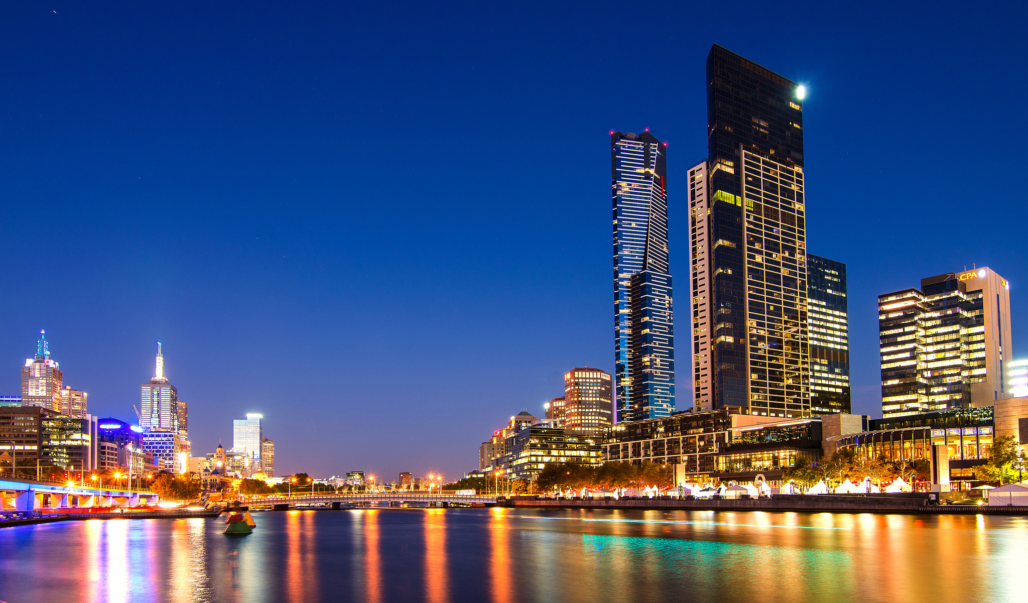 386524 скачать картинку города, сделано человеком, мельбурн, австралия, здание, свет, ночь, река, небоскрёб - обои и заставки бесплатно