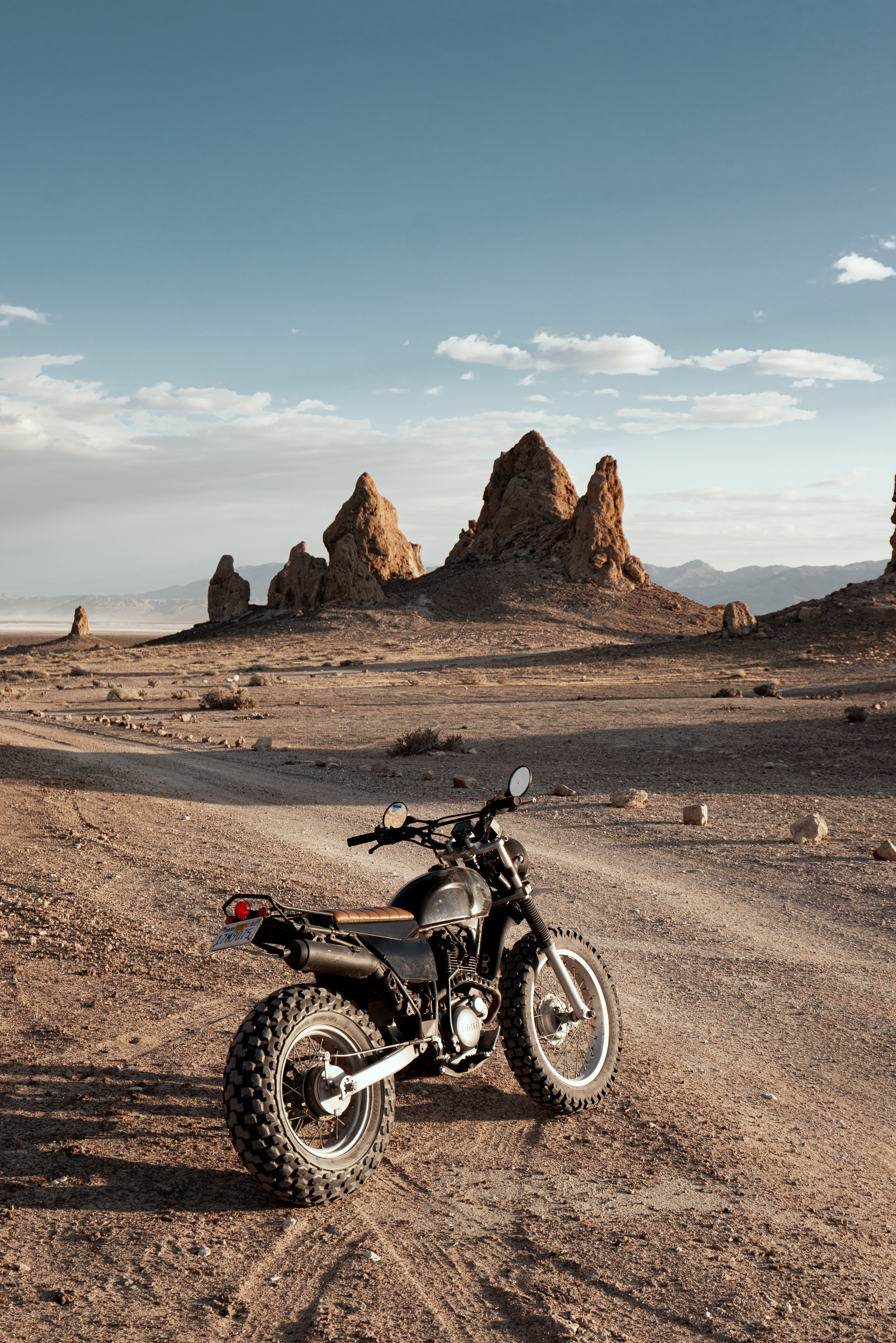 142660 descargar imagen motocicleta, motocicletas, desierto, las rocas, rocas, motociclismo: fondos de pantalla y protectores de pantalla gratis