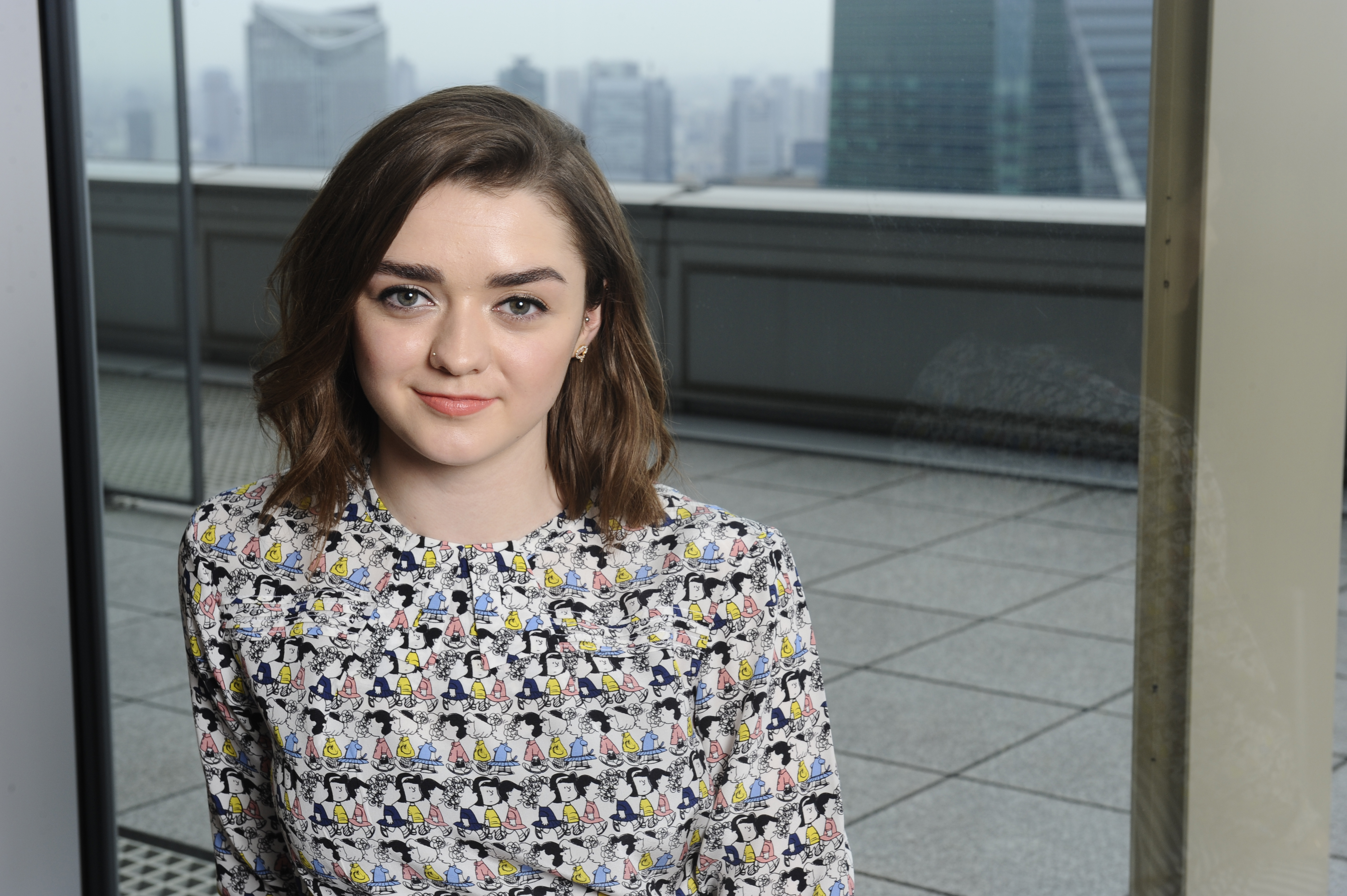 Download mobile wallpaper English, Brunette, Celebrity, Short Hair, Actress, Maisie Williams for free.