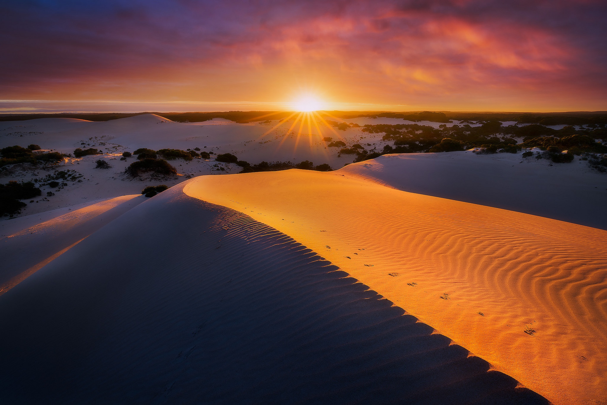 Download mobile wallpaper Nature, Sand, Desert, Horizon, Sunrise, Earth, Dune for free.
