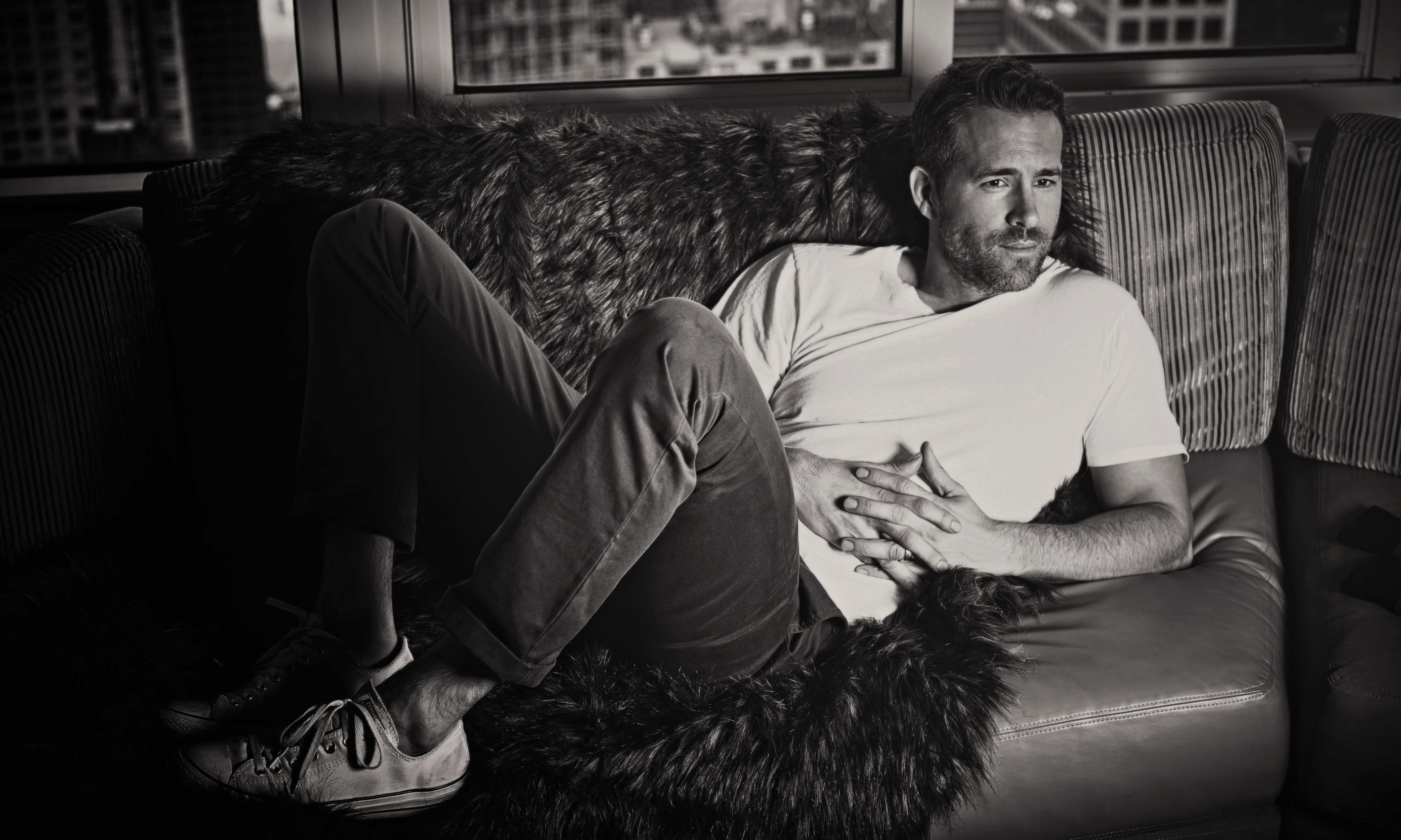 Download mobile wallpaper Ryan Reynolds, Celebrity, Canadian, Black & White, Actor, Lying Down for free.