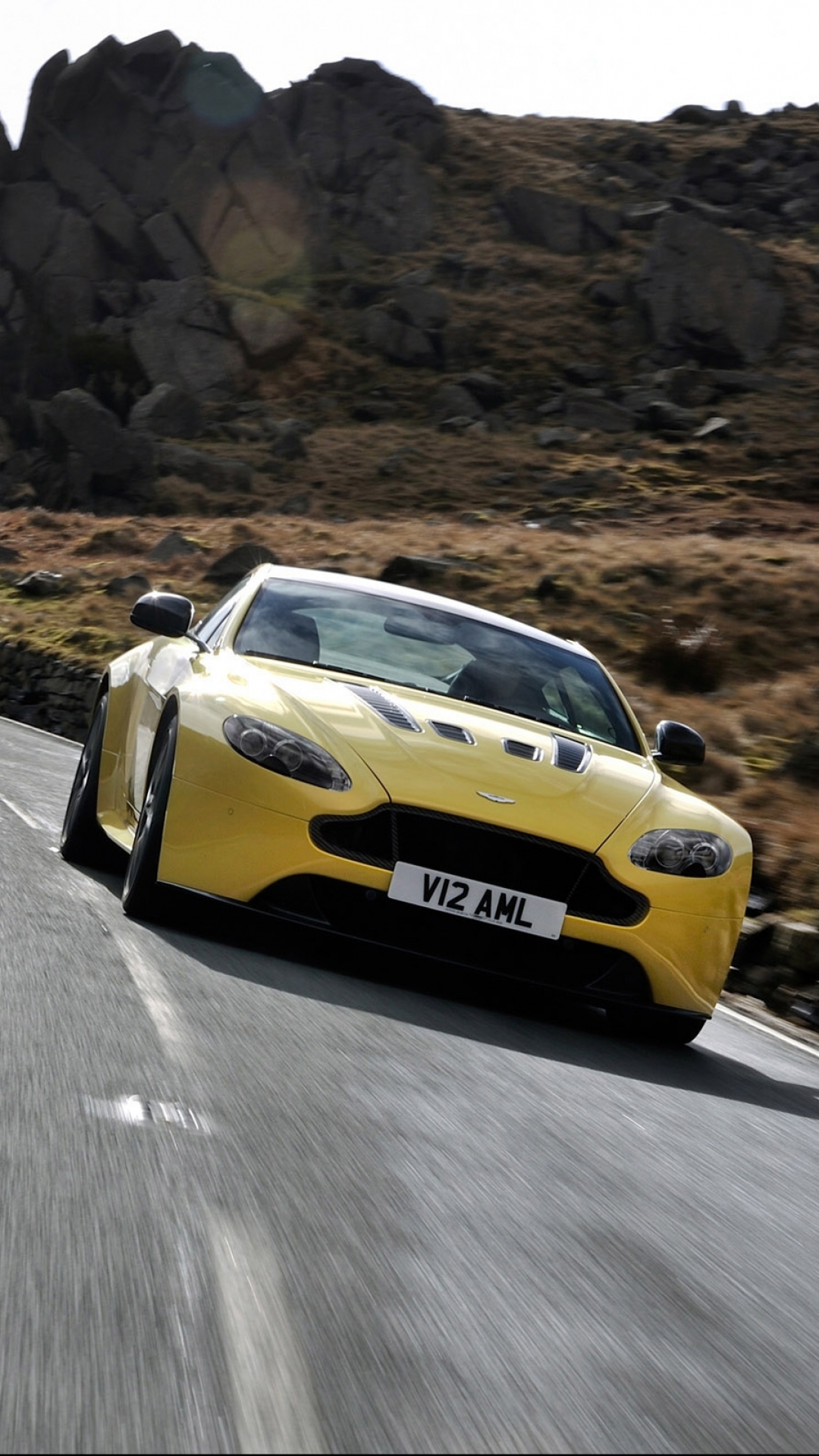 Descarga gratuita de fondo de pantalla para móvil de Aston Martin, Vehículos, Aston Martin V12 Vantage.