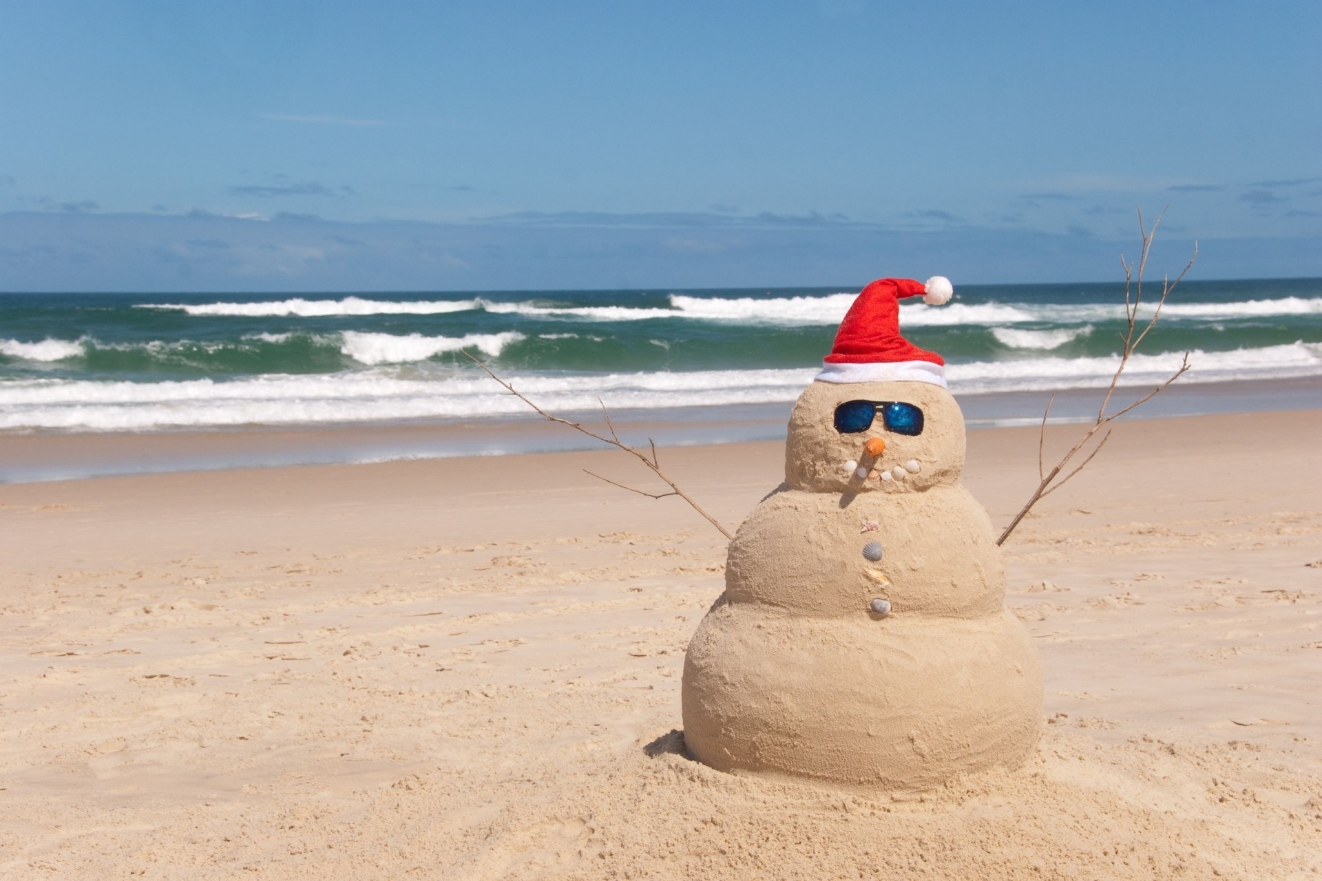 PCデスクトップに海, ビーチ, クリスマス, 雪だるま, 地平線, サングラス, 砂, ユーモア, サンタハット画像を無料でダウンロード