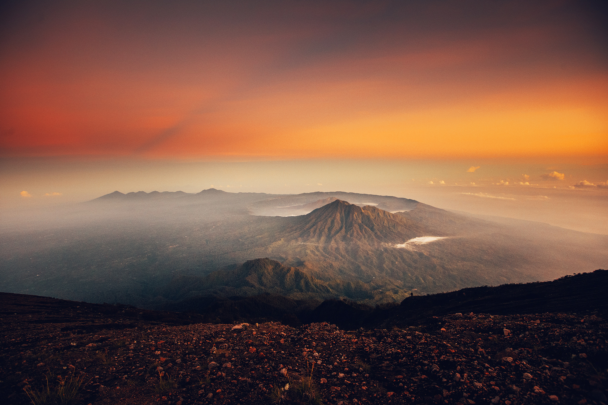 Handy-Wallpaper Landschaft, Natur, Horizont, Gebirge, Himmel, Berge, Erde/natur kostenlos herunterladen.