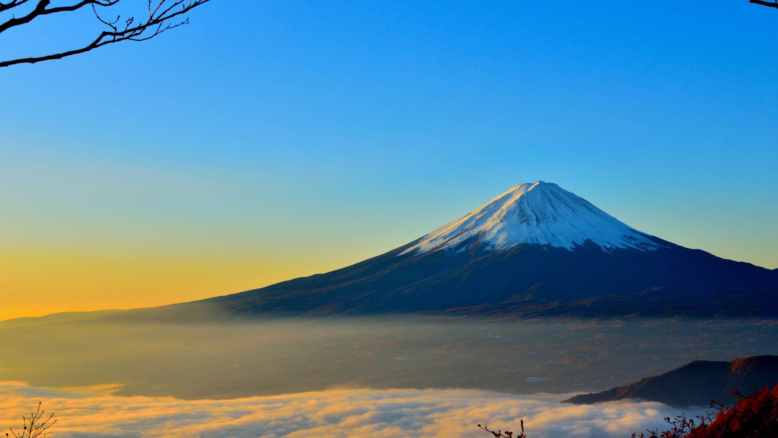 402459 descargar fondo de pantalla cima, tierra/naturaleza, monte fuji, nube, japón, montaña, cielo, volcán, volcanes: protectores de pantalla e imágenes gratis