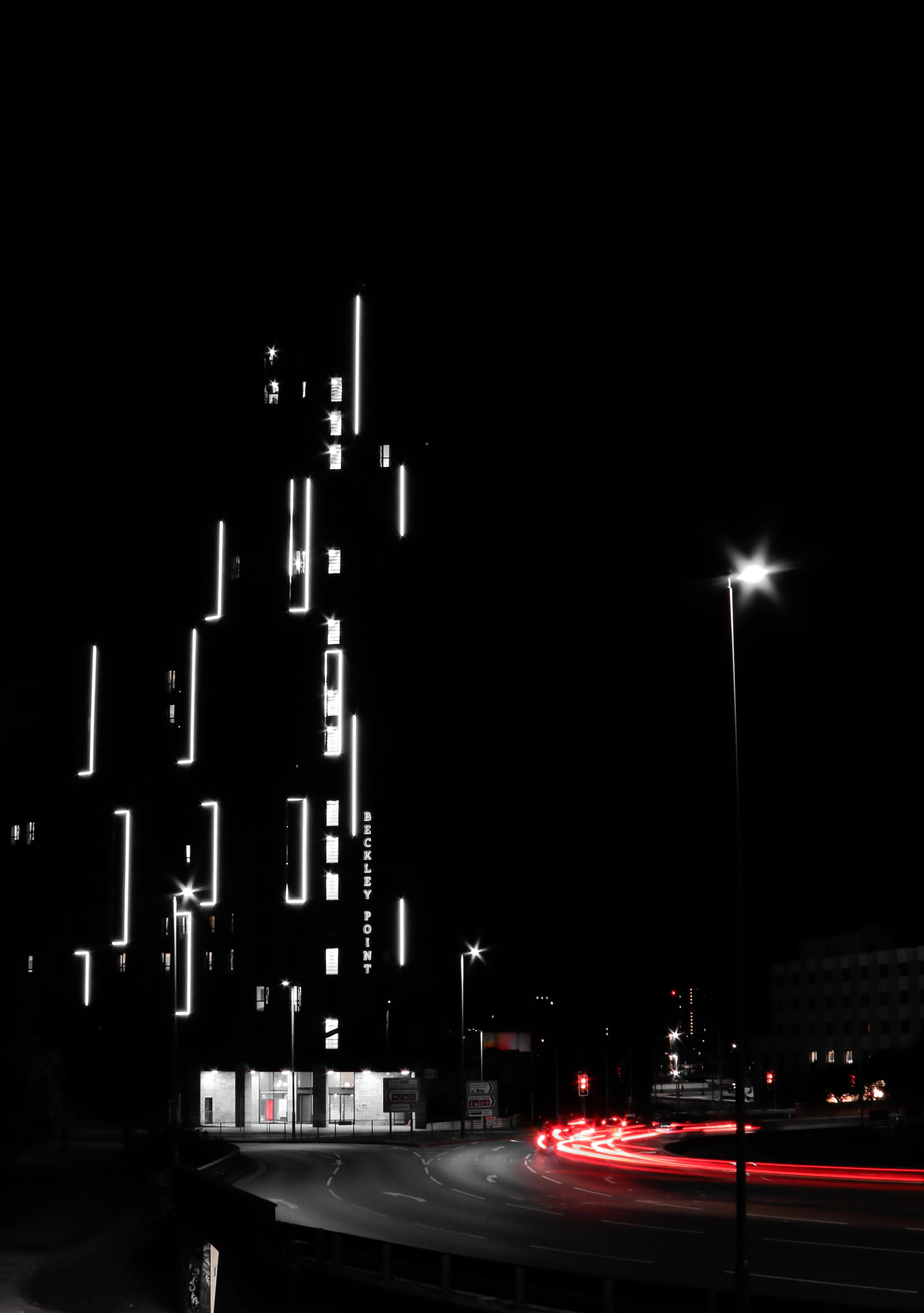 Descarga gratuita de fondo de pantalla para móvil de Ciudad Nocturna, Exposición A Largo Plazo, Calle, Ciudades, Ciudad De Noche, Iluminar Desde El Fondo, Iluminación.