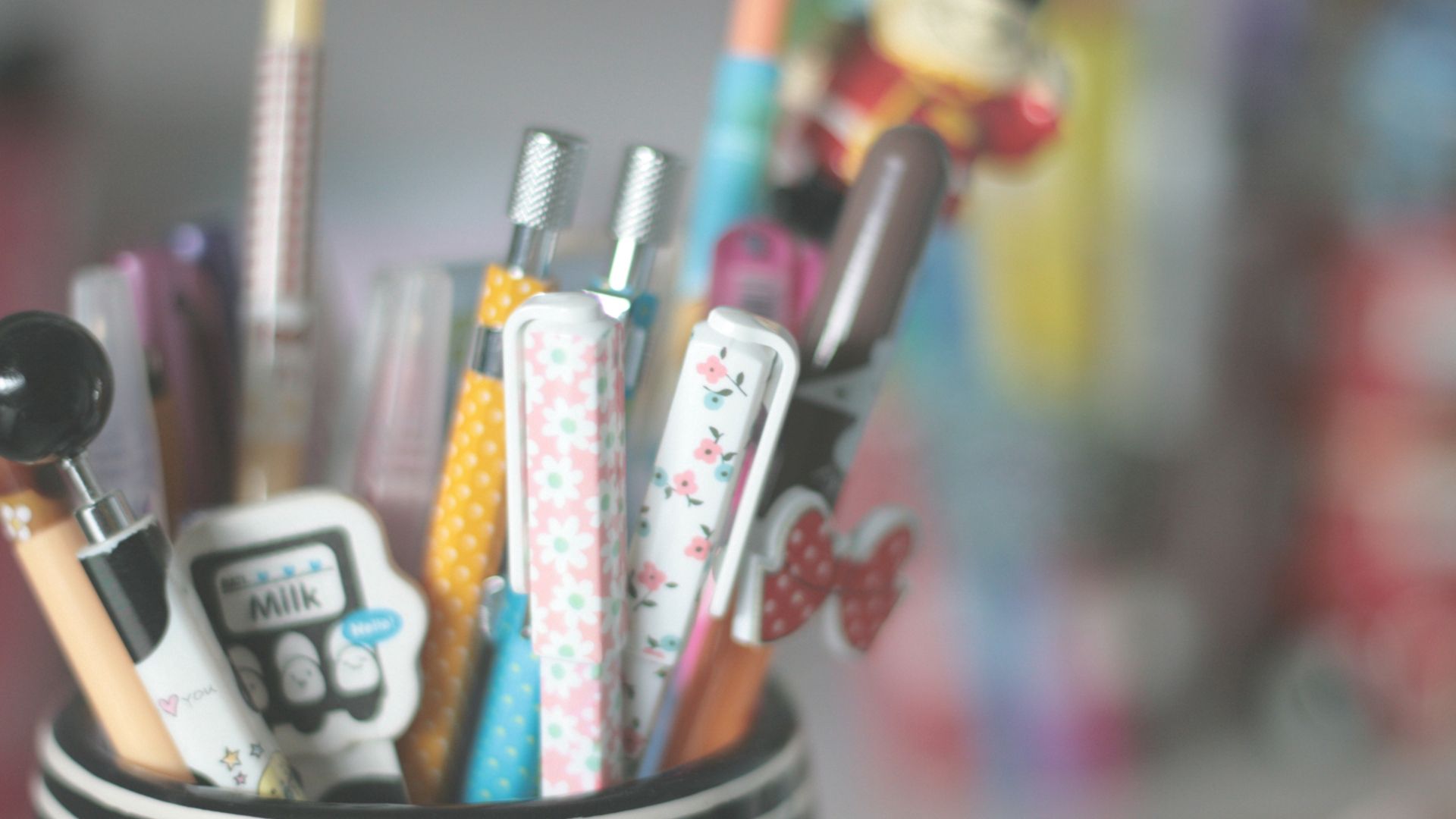 miscellanea, miscellaneous, multicolored, motley, blur, smooth, pencils, stand, pens, handles