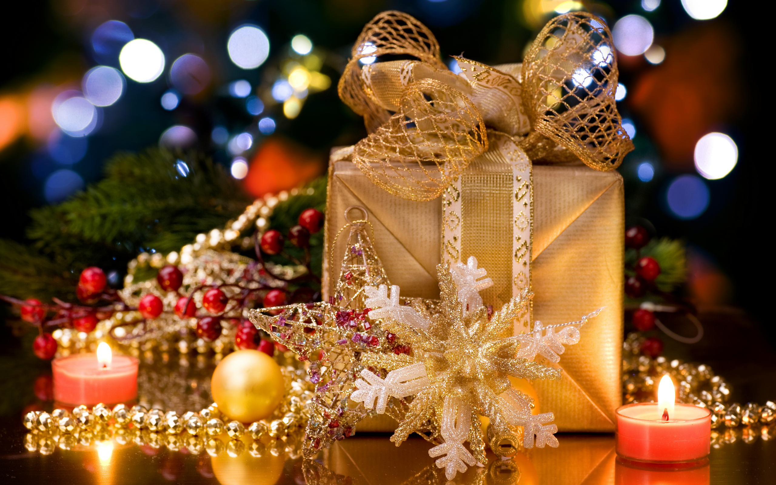 210199 скачать обои украшение, снежинки, огни, подарки, праздничные, рождество, свеча, рождественские украшения, звёзды - заставки и картинки бесплатно