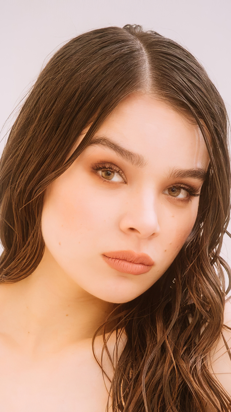 Download mobile wallpaper Singer, Brunette, American, Celebrity, Brown Eyes, Actress, Hailee Steinfeld for free.