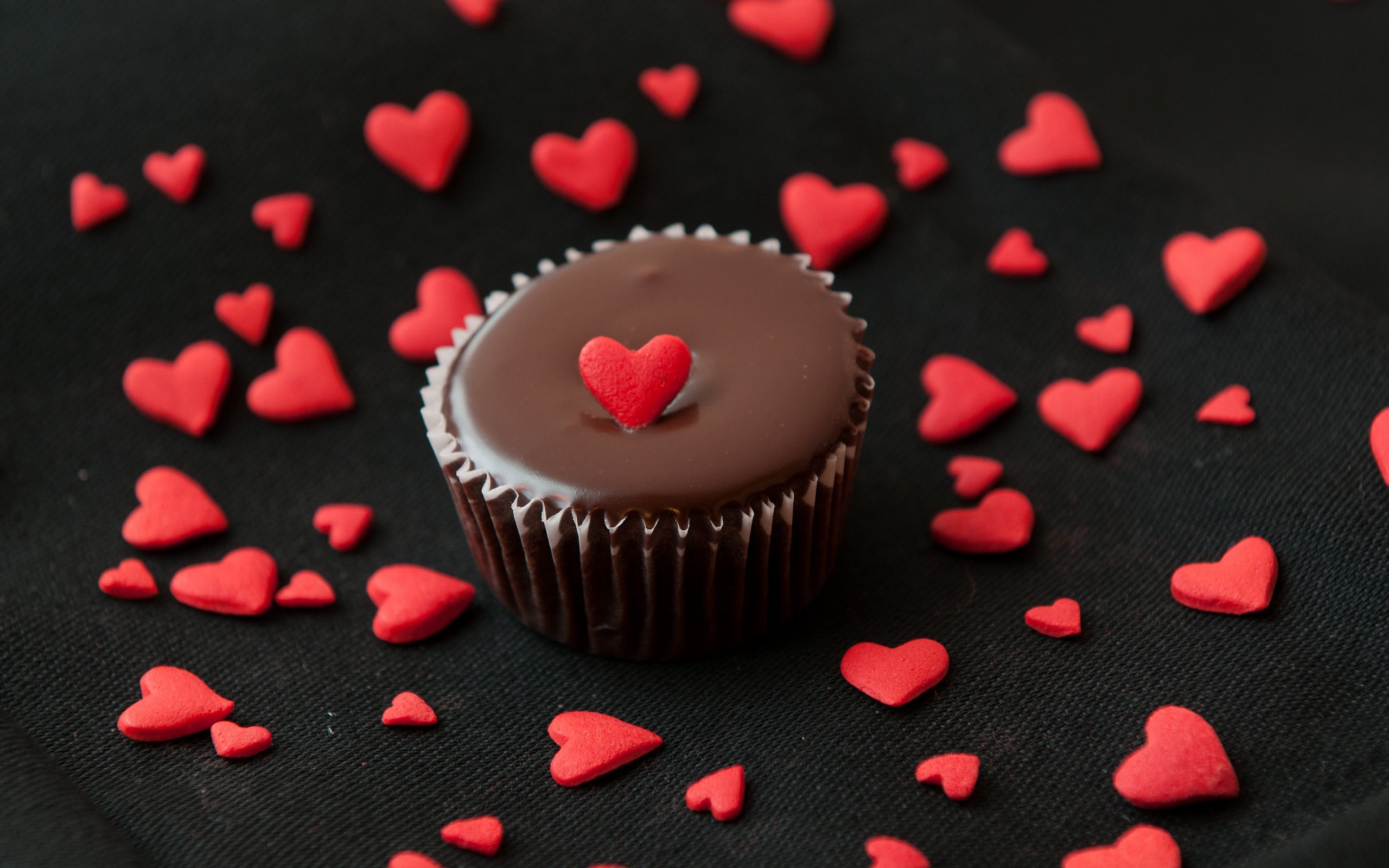 616777 скачать картинку еда, любовь, шоколад, сердце, торт, капкейк - обои и заставки бесплатно