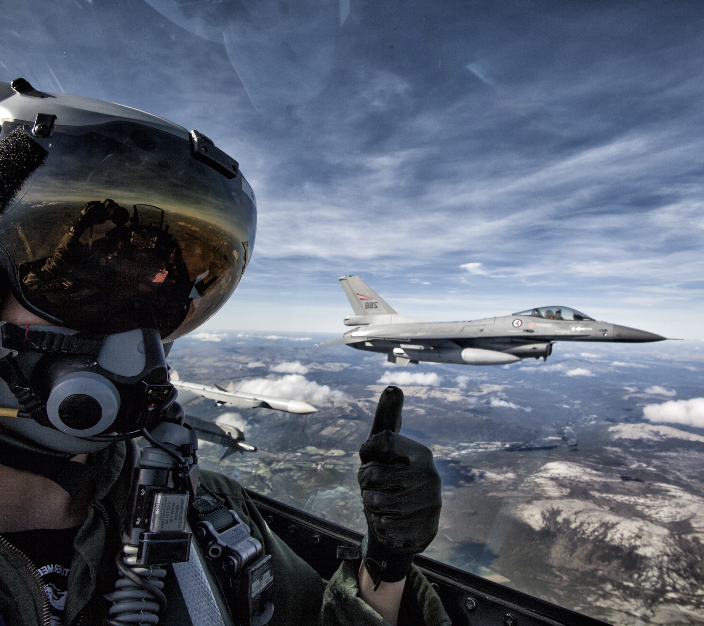 Descarga gratuita de fondo de pantalla para móvil de General Dynamics F 16 Fighting Falcon, Militar, Aviones De Combate.