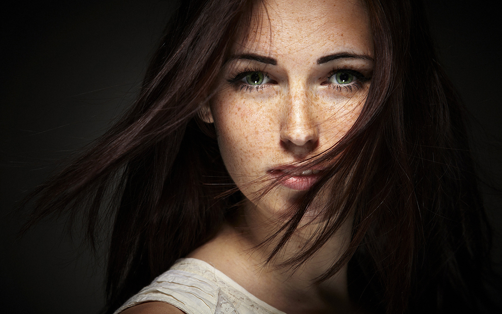 Download mobile wallpaper Face, Women for free.