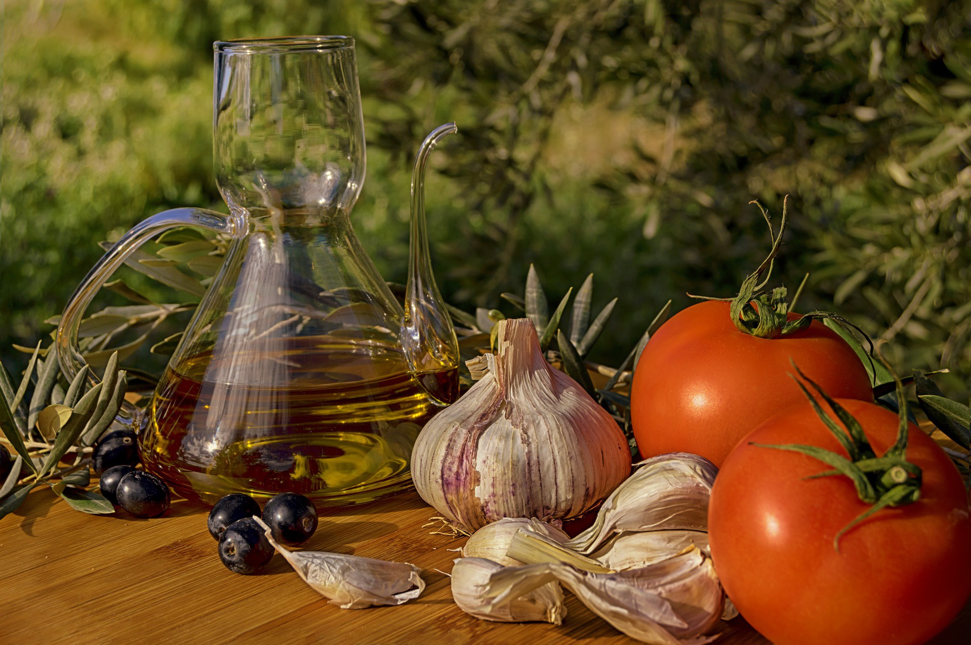 Download mobile wallpaper Food, Still Life, Oil, Tomato, Garlic for free.