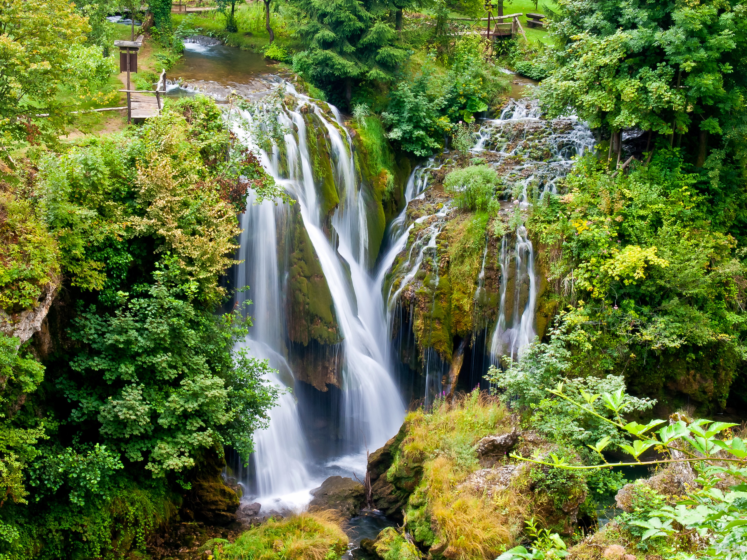 Download mobile wallpaper Nature, Water, Waterfalls, Waterfall, Park, Vegetation, Earth for free.