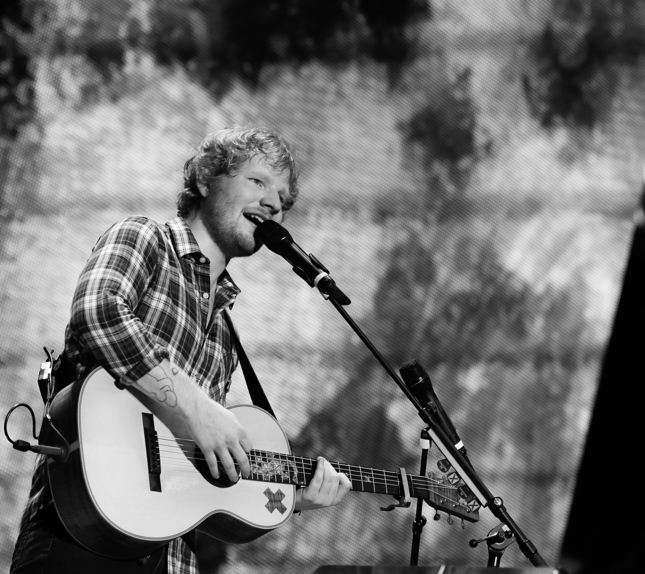 Free download wallpaper Music, Guitar, Singer, English, Black & White, Ed Sheeran on your PC desktop