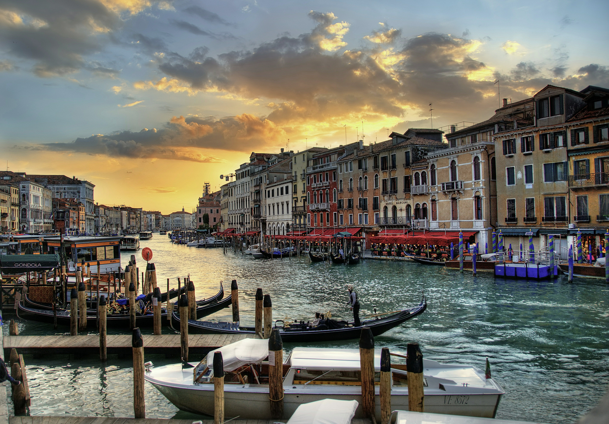italy, channel, venice, cities, houses, hdr cellphone