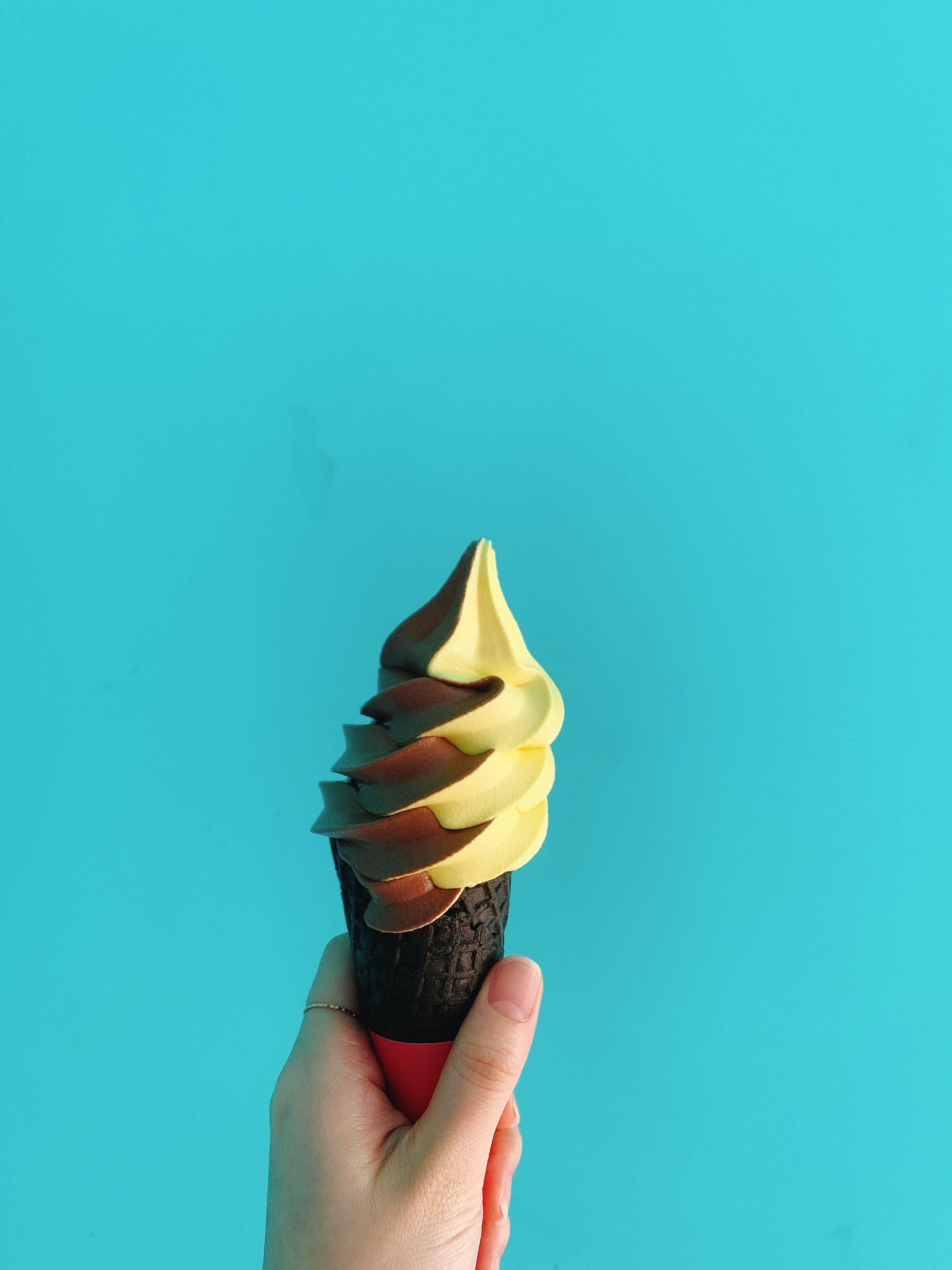 ice cream, food, background, hand, horn, shoehorn