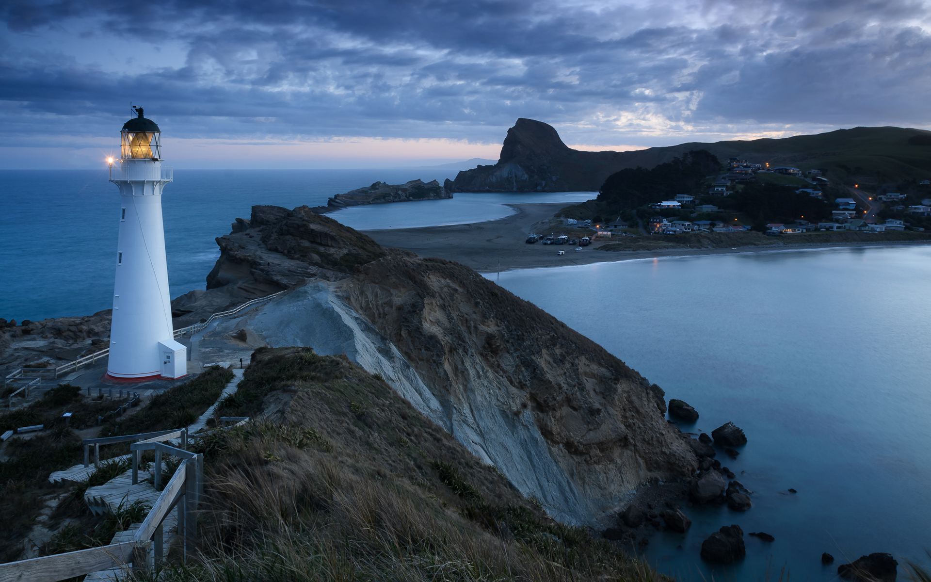 Free download wallpaper Sea, Horizon, Ocean, Cliff, Lighthouse, Man Made on your PC desktop