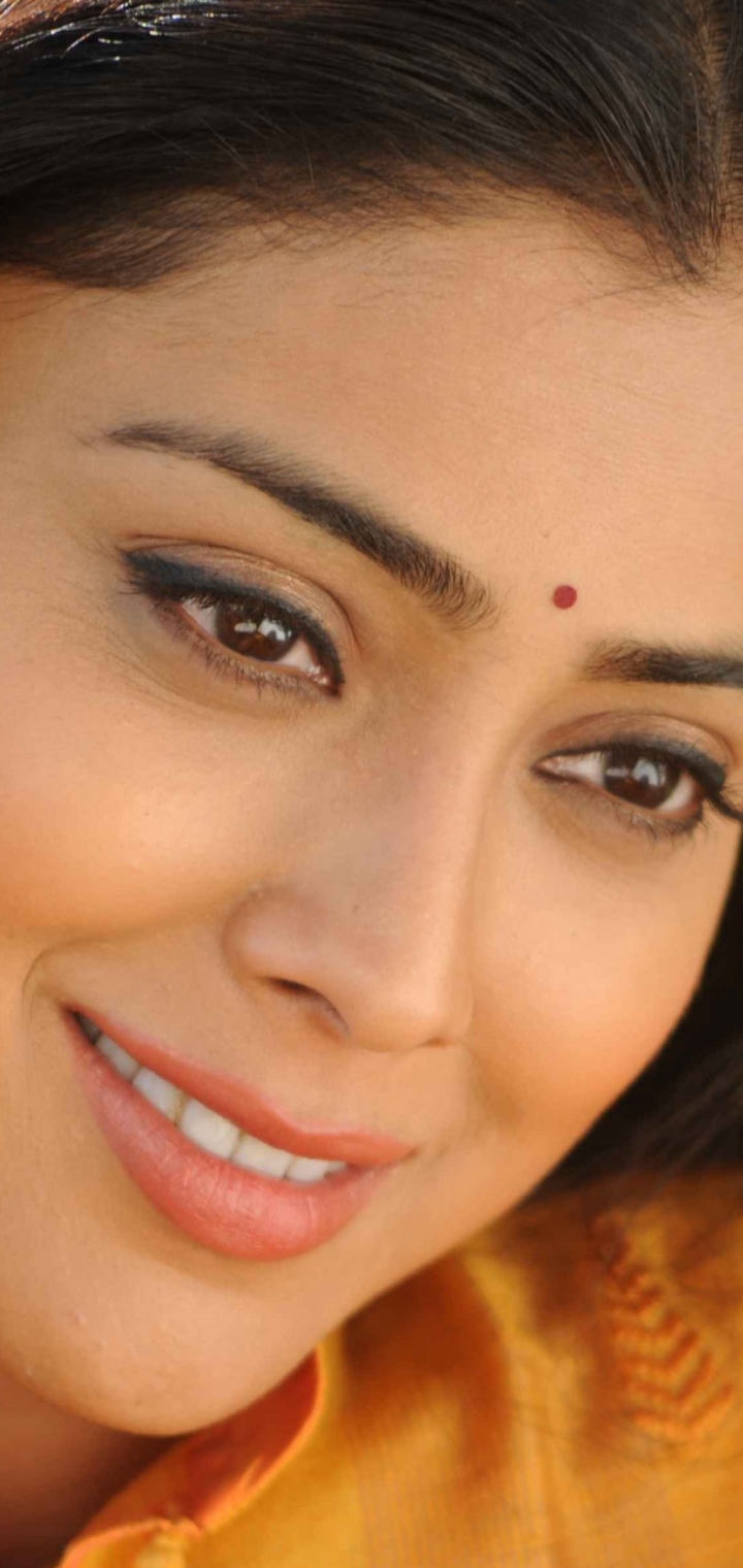 Download mobile wallpaper Brunette, Celebrity, Actress, Shriya Saran, Bollywood for free.