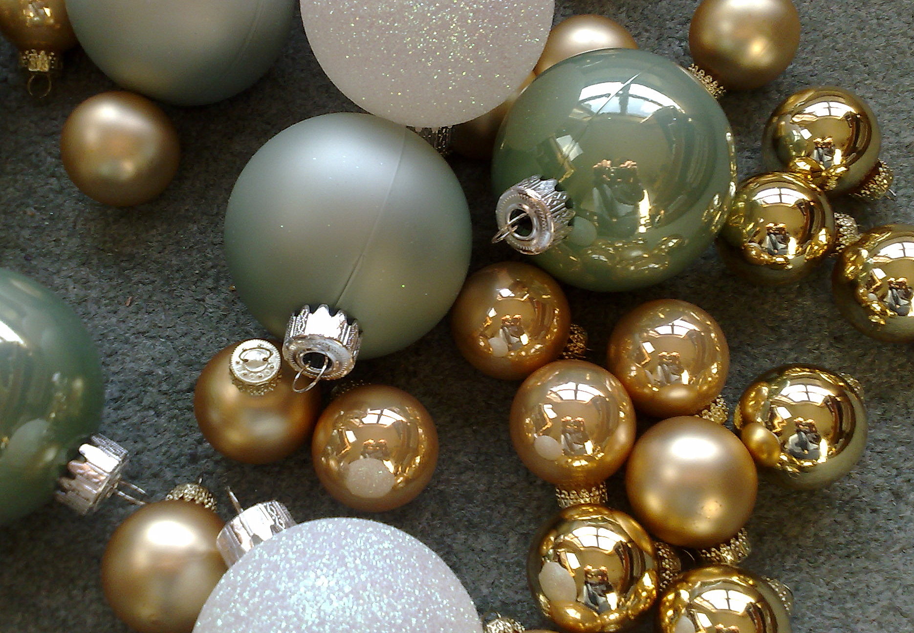 Download mobile wallpaper Christmas, Holiday, Christmas Ornaments for free.