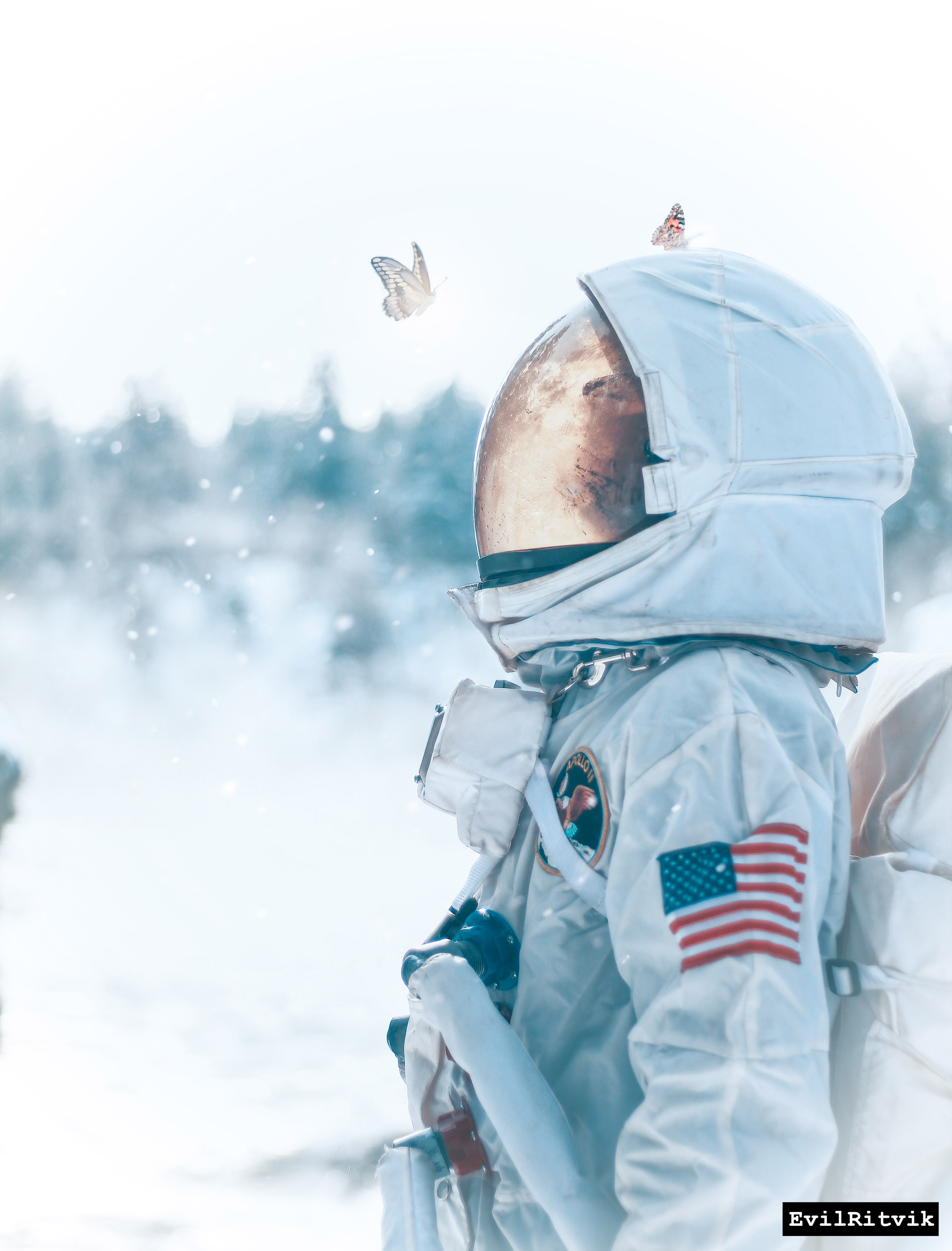 astronaut, universe, butterflies, shine, light, spacesuit, space suit HD wallpaper