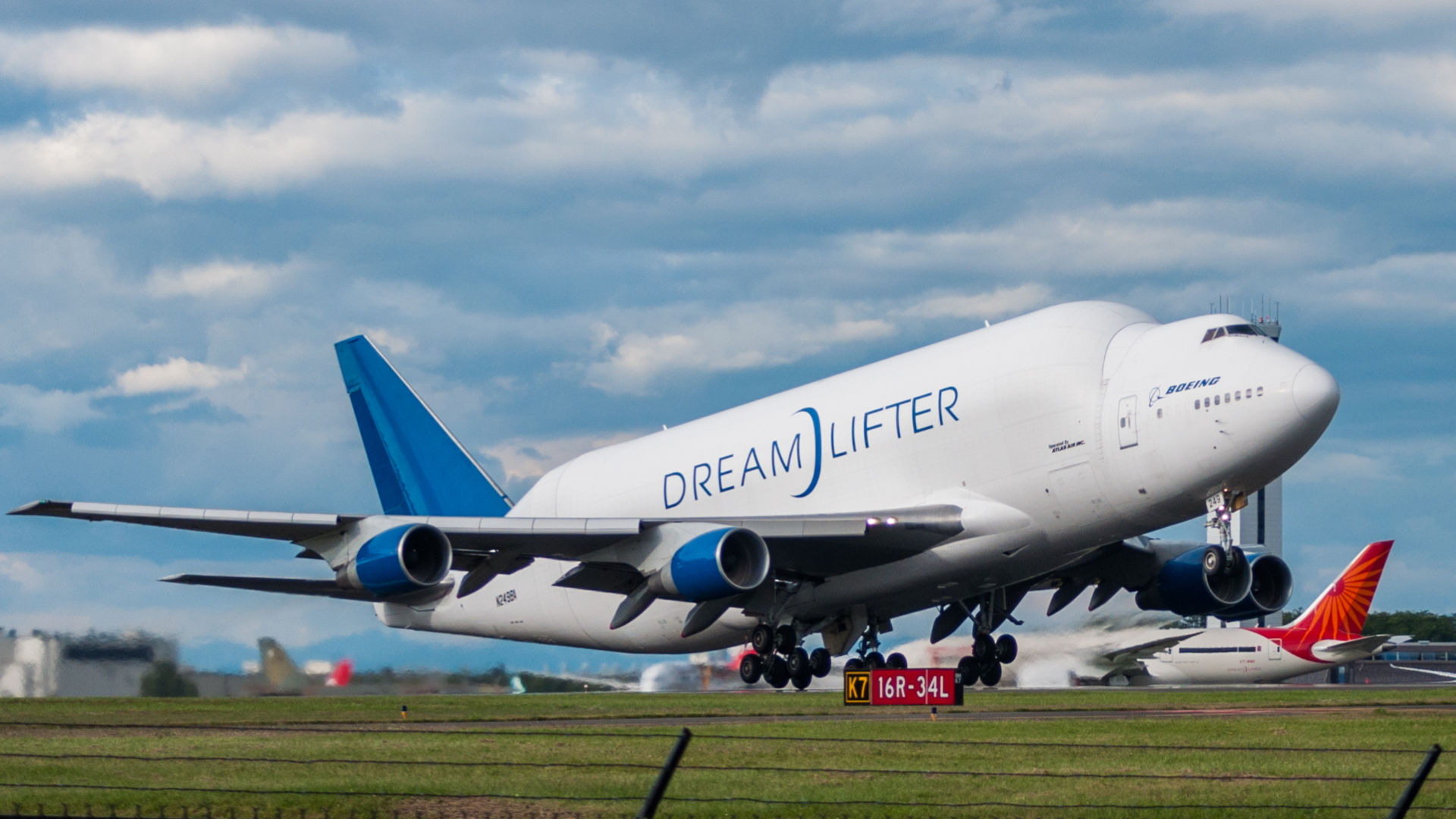 Descarga gratuita de fondo de pantalla para móvil de Boeing 747 Dreamlifter, Ladron De Sueños, Boeing, Aeronave, Avión, Vehículos.