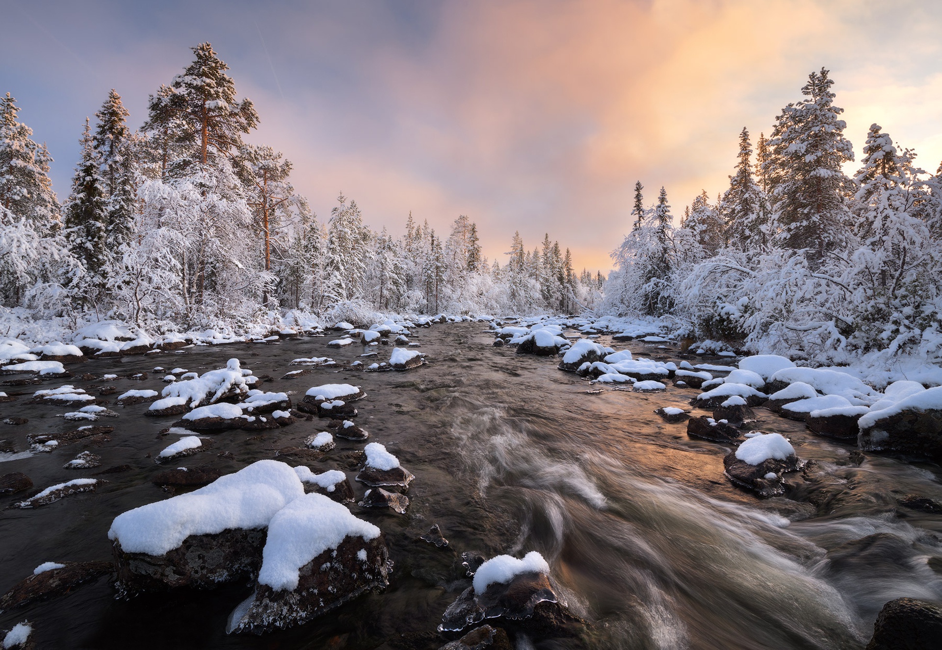 Скачать картинку Зима, Природа, Река, Снег, Россия, Земля/природа в телефон бесплатно.