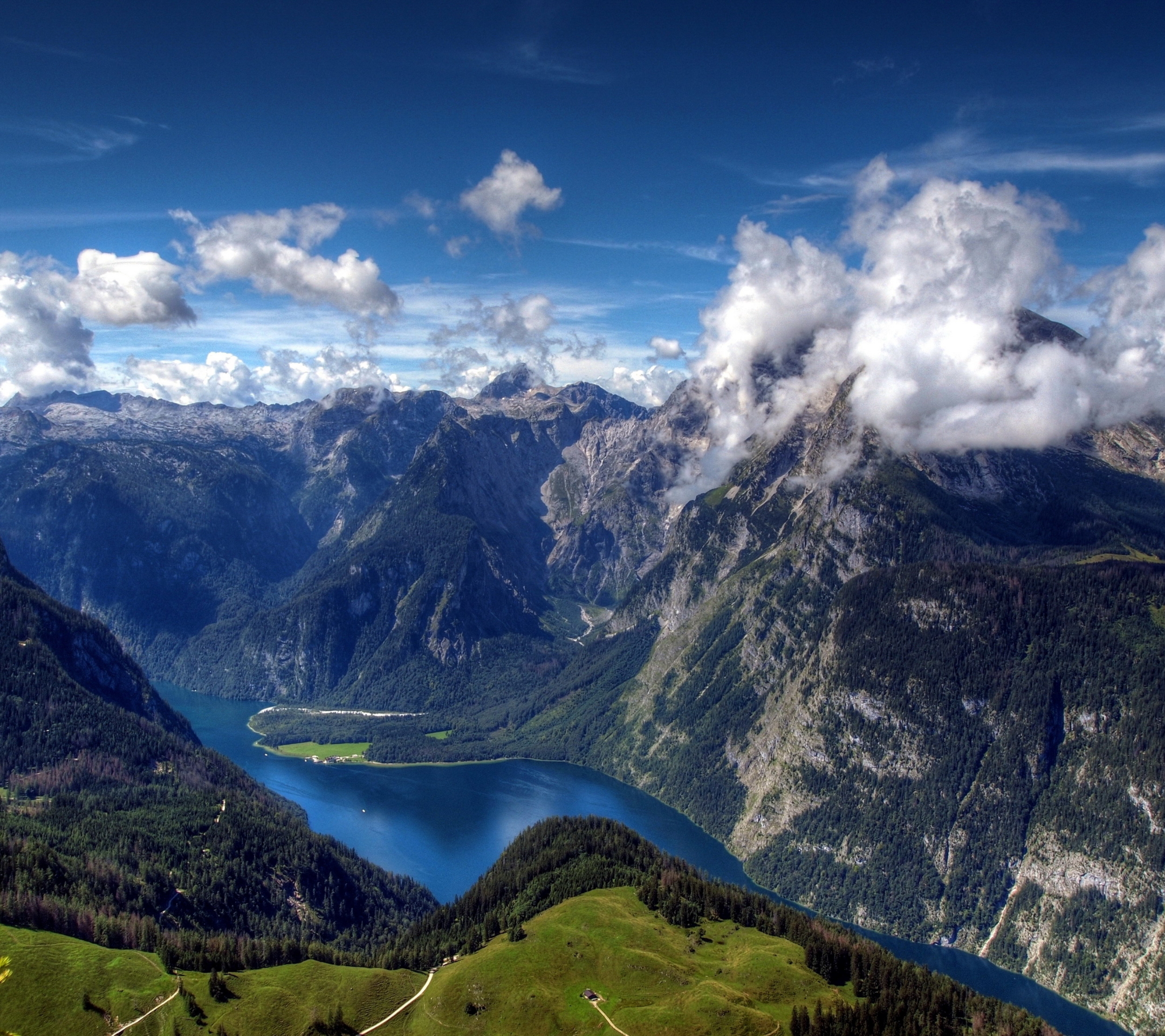 Handy-Wallpaper Landschaft, Fluss, Gebirge, Wolke, Berge, Erde/natur kostenlos herunterladen.