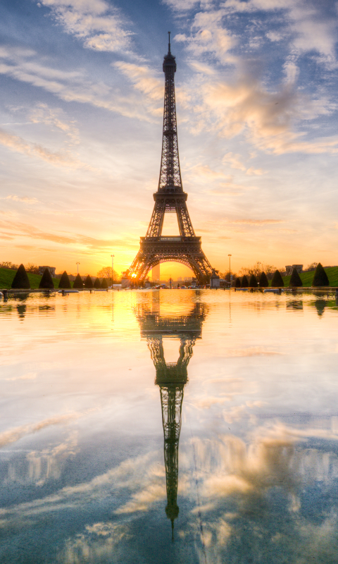 Handy-Wallpaper Paris, Eiffelturm, Sonnenaufgang, Monument, Monumente, Menschengemacht, Spiegelung, Betrachtung kostenlos herunterladen.