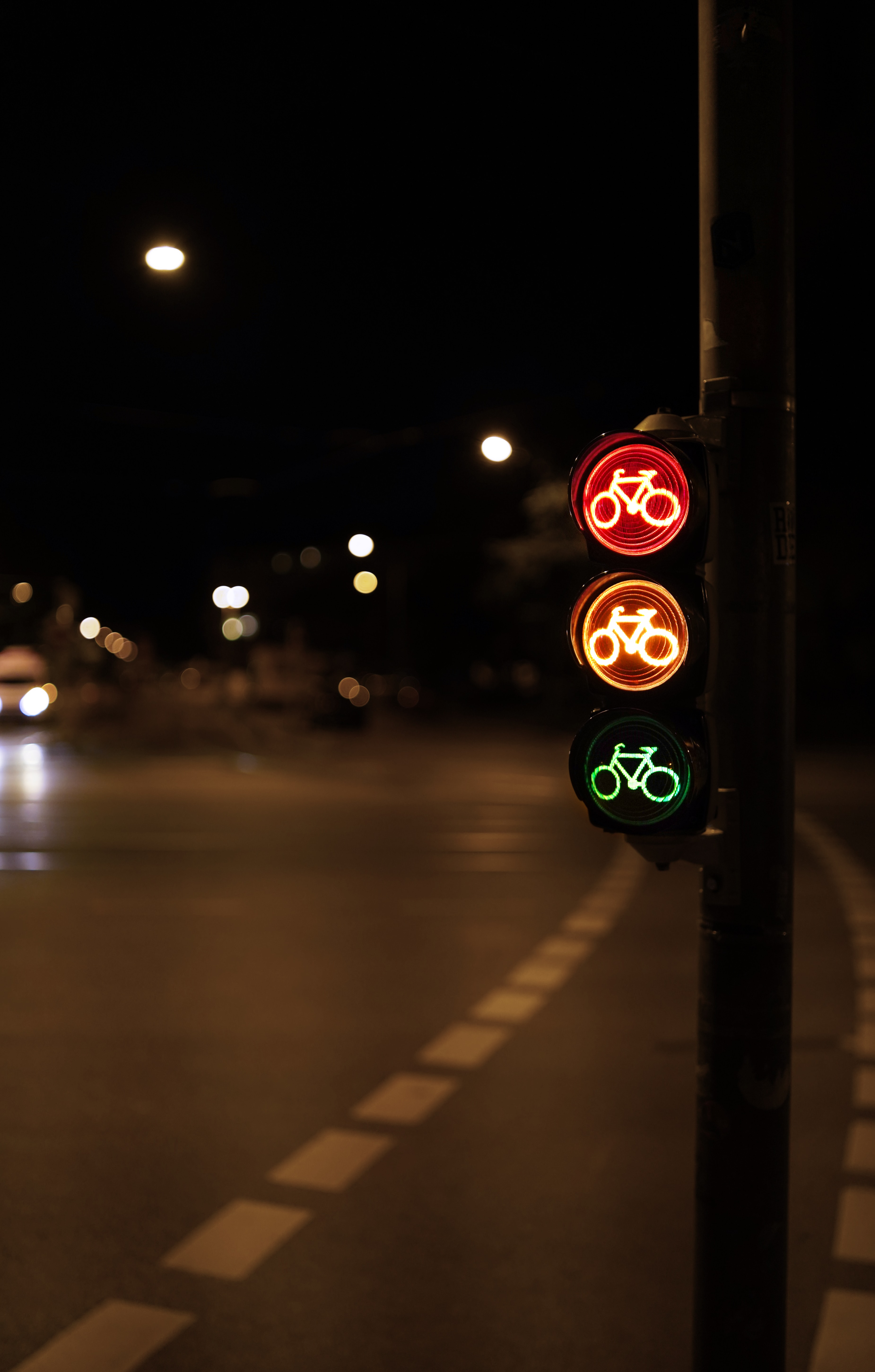 157809 скачать обои велосипед, разное, светофор, ночь, свечение, символ - заставки и картинки бесплатно