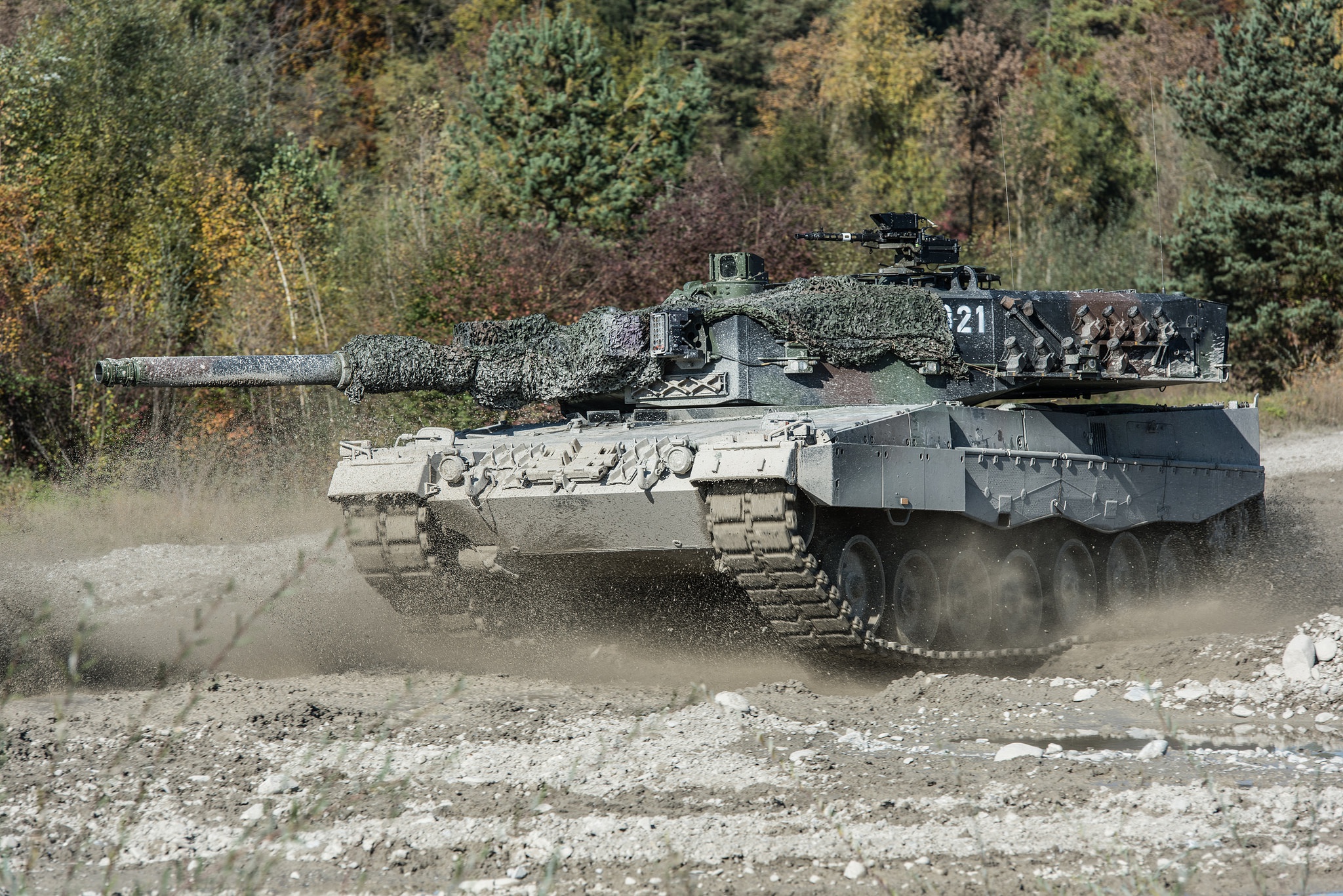 Handy-Wallpaper Panzer, Militär, Leopard 2 kostenlos herunterladen.