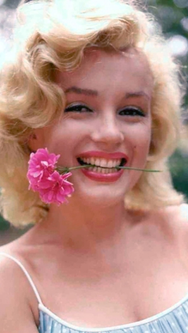 Descarga gratuita de fondo de pantalla para móvil de Marilyn Monroe, Flor, Sonreír, Celebridades, Actriz.