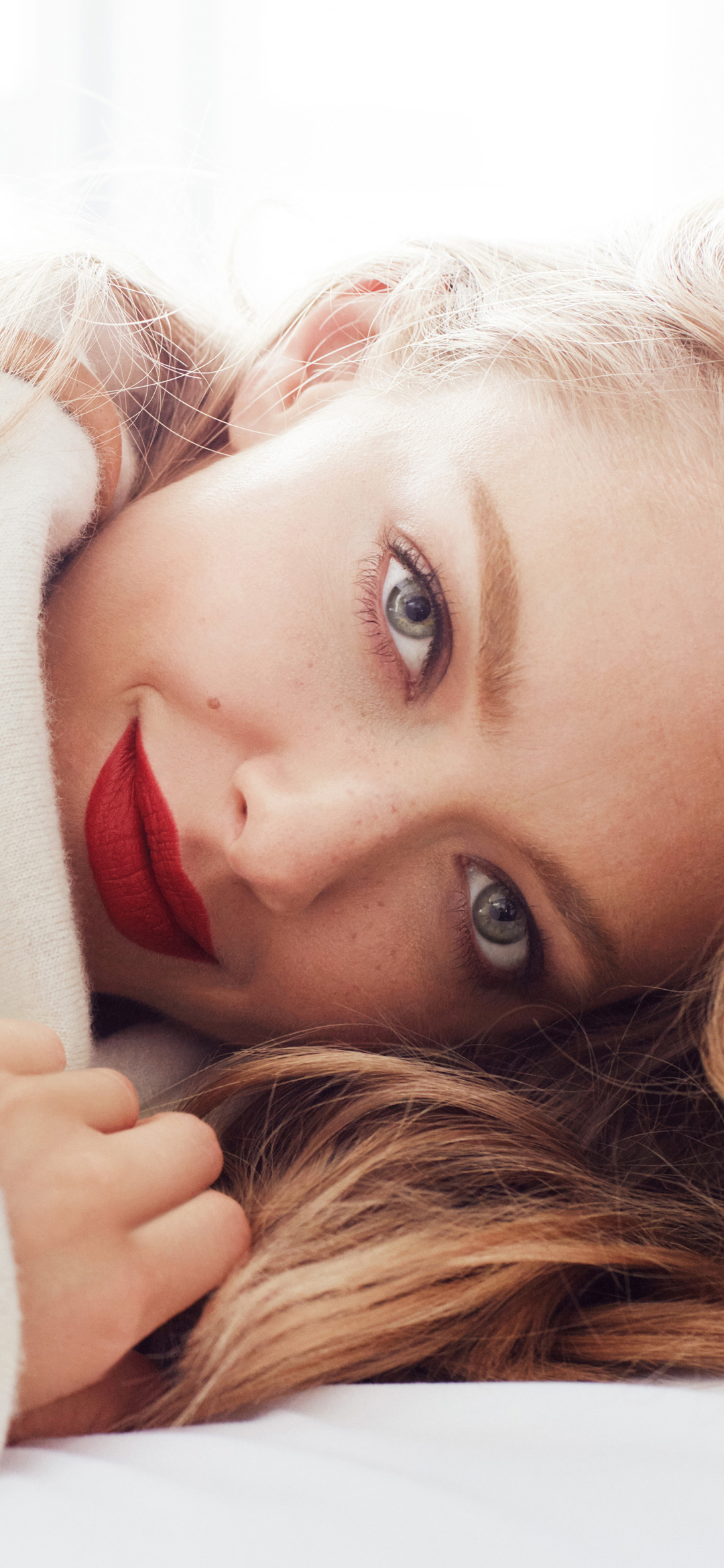 Handy-Wallpaper Blond, Grüne Augen, Amerikanisch, Blondinen, Berühmtheiten, Darstellerin, Lippenstift, Amanda Seyfried kostenlos herunterladen.