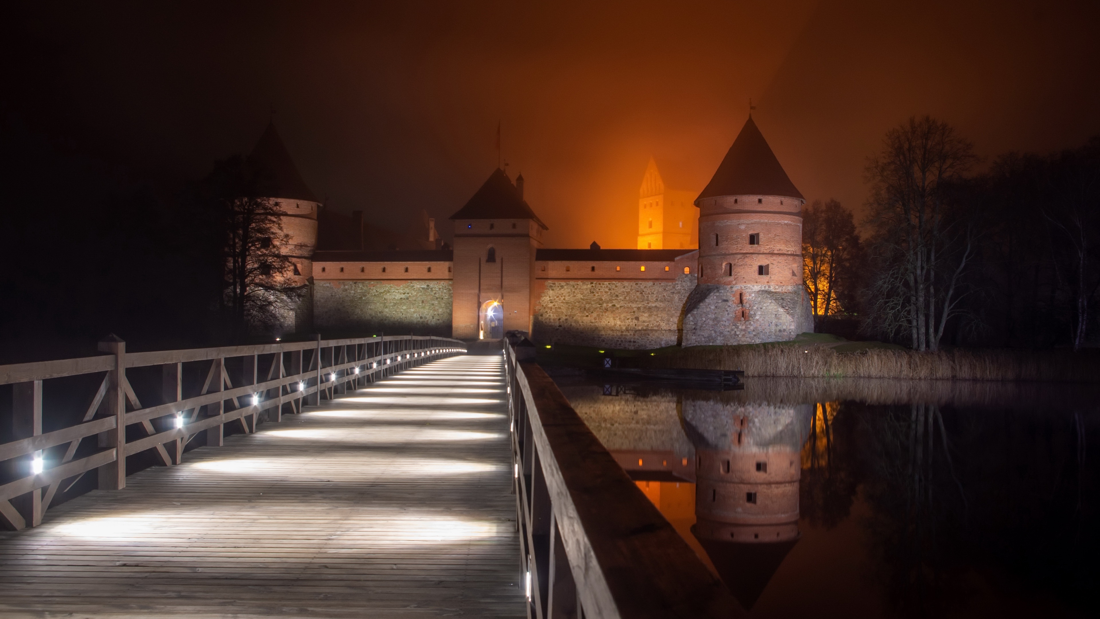 493948 baixar imagens feito pelo homem, castelo da ilha de trakai, castelo, lituânia, noite, reflecção, trakai, castelos - papéis de parede e protetores de tela gratuitamente