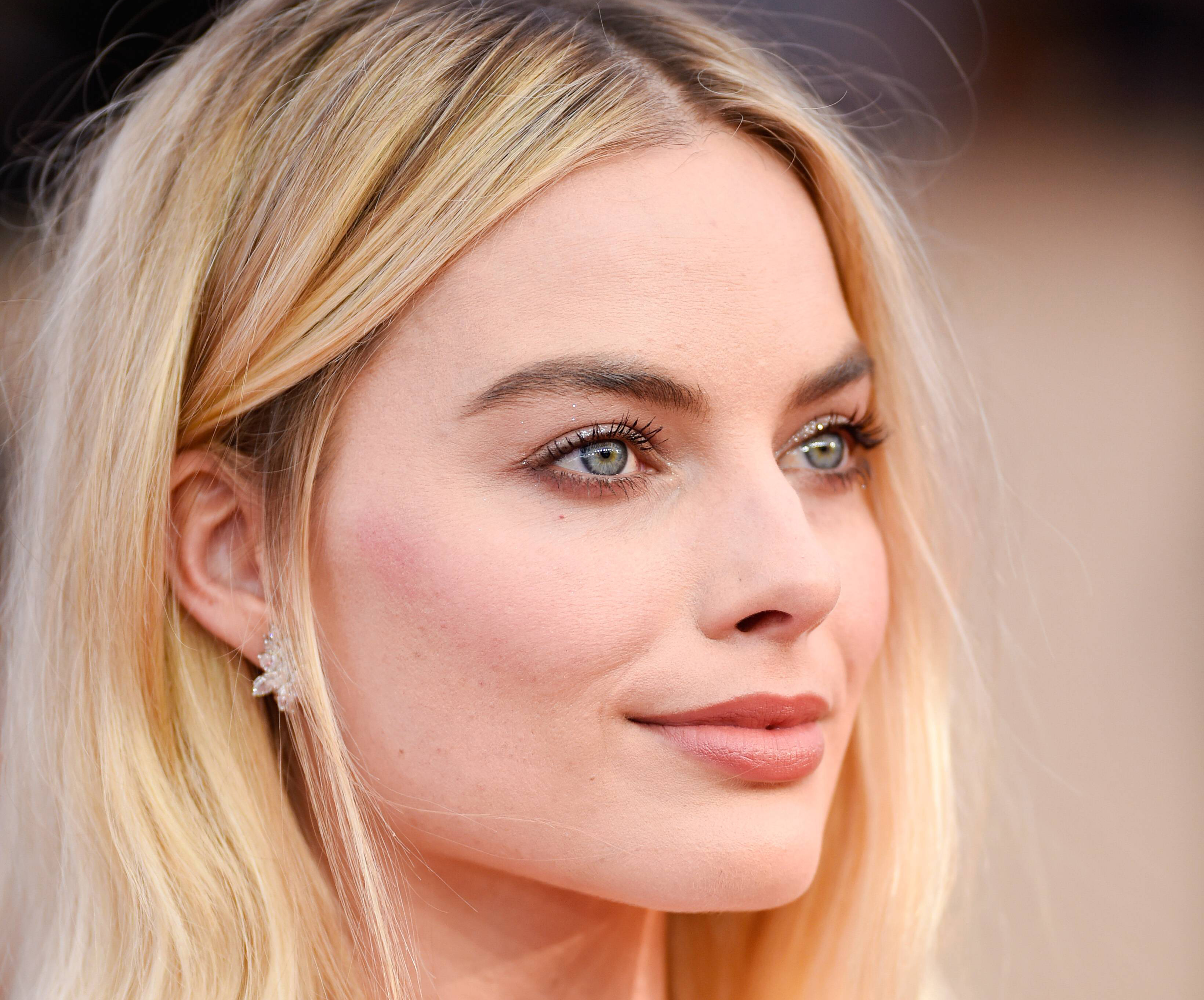 Free download wallpaper Close Up, Blonde, Face, Celebrity, Actress, Australian, Margot Robbie on your PC desktop