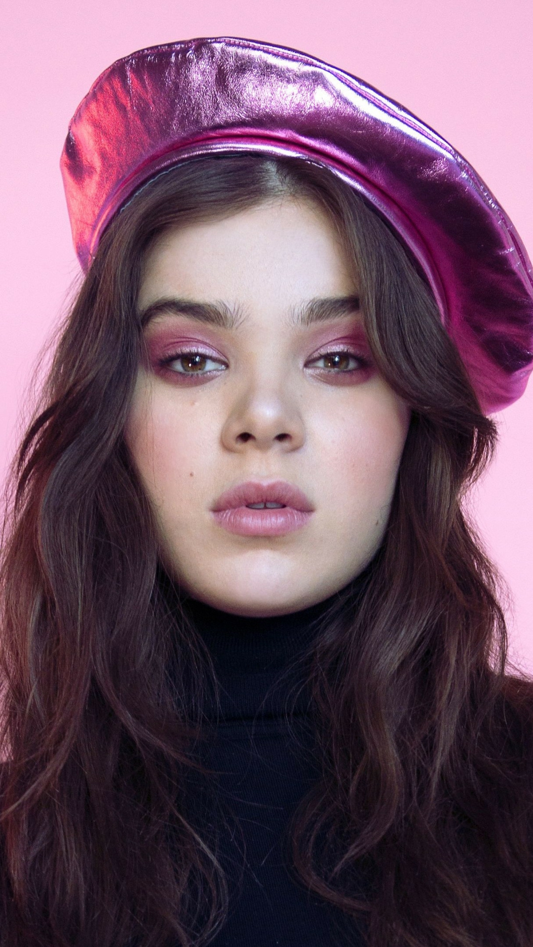 Handy-Wallpaper Sänger, Hut, Brünette, Braune Augen, Berühmtheiten, Lange Haare, Darstellerin, Lippenstift, Hailee Steinfeld kostenlos herunterladen.