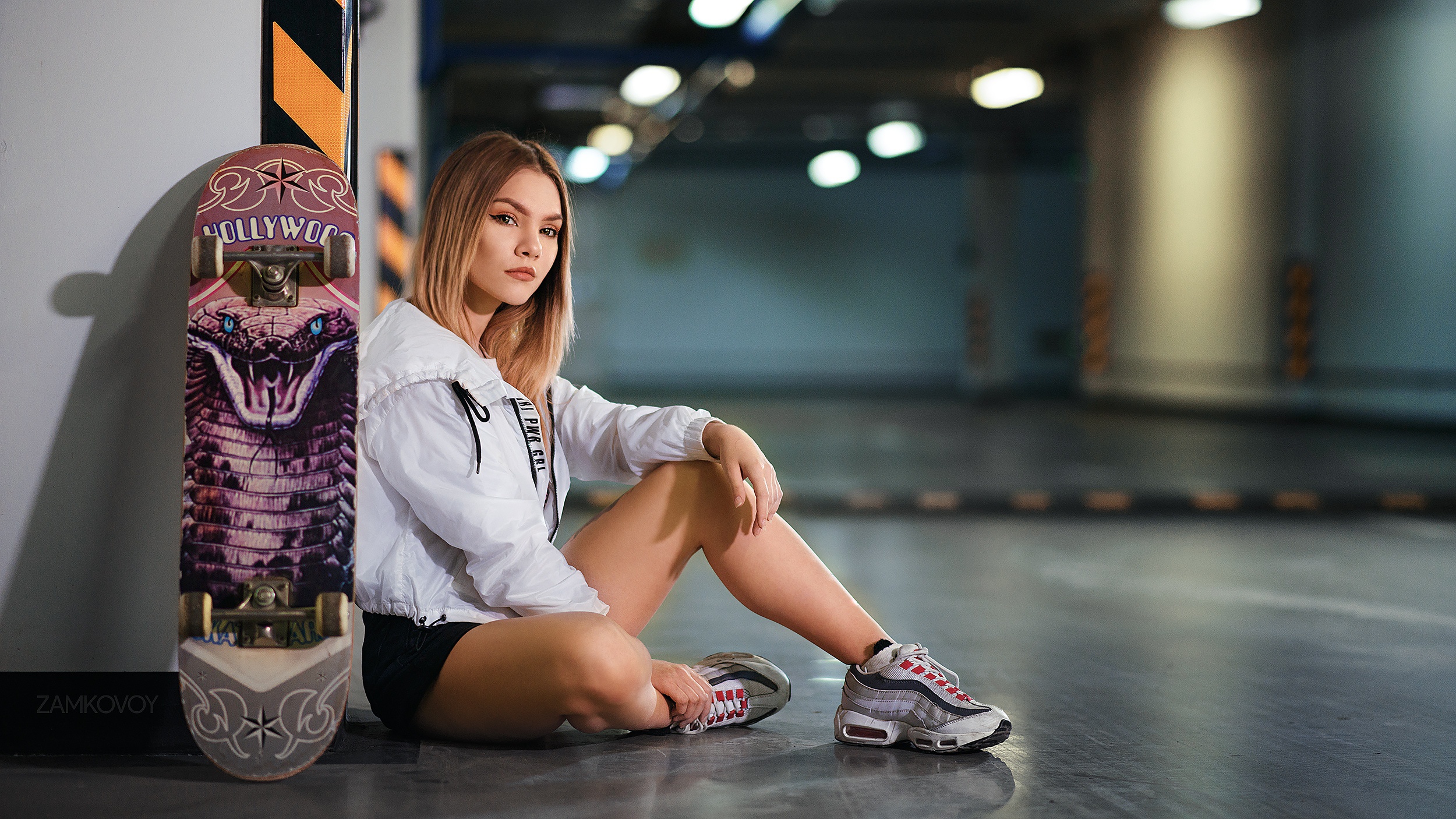 Handy-Wallpaper Skateboard, Modell, Frauen, Tiefenschärfe kostenlos herunterladen.