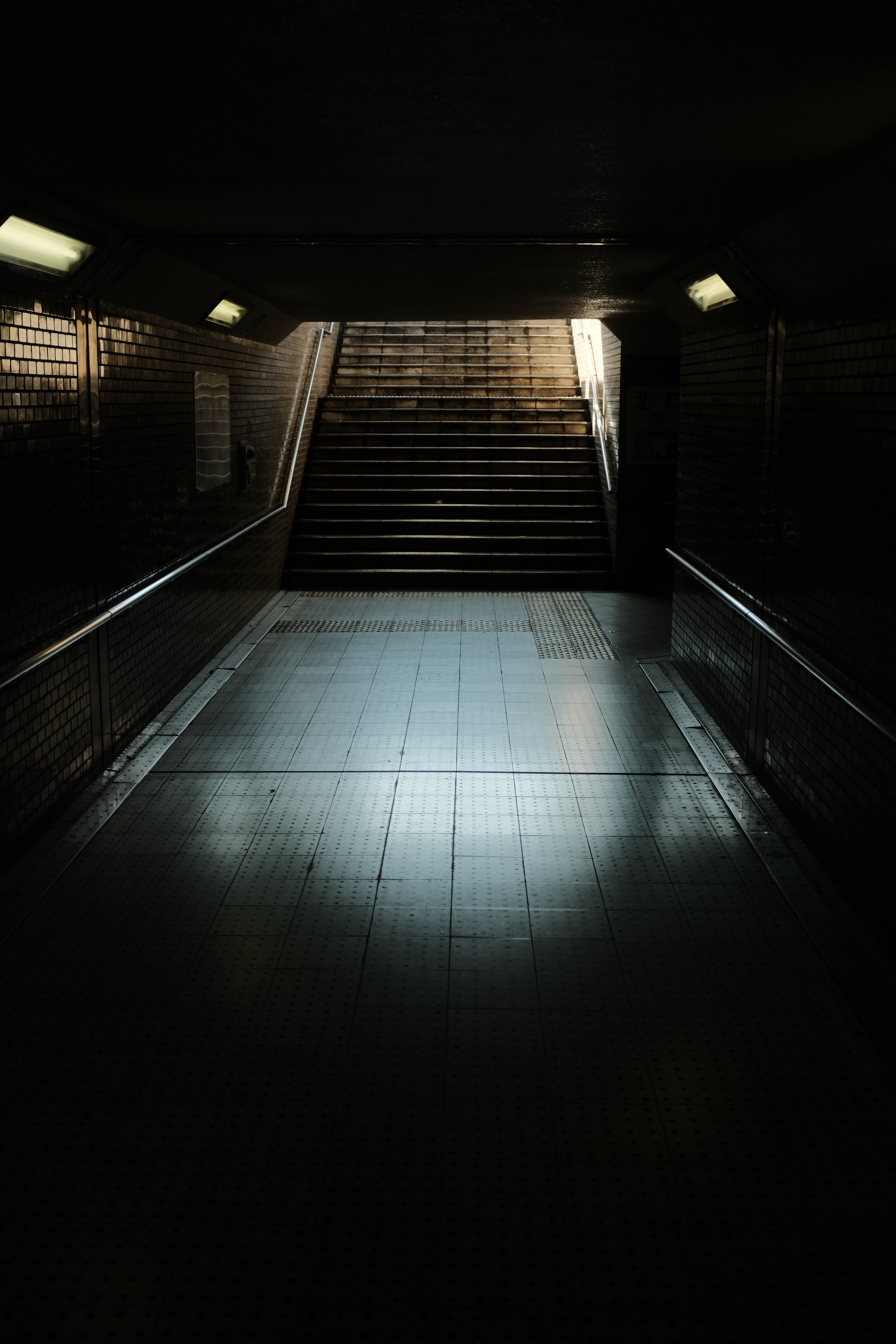 Скачать обои бесплатно Подземка, Лестница, Тоннель, Темные, Темный картинка на рабочий стол ПК