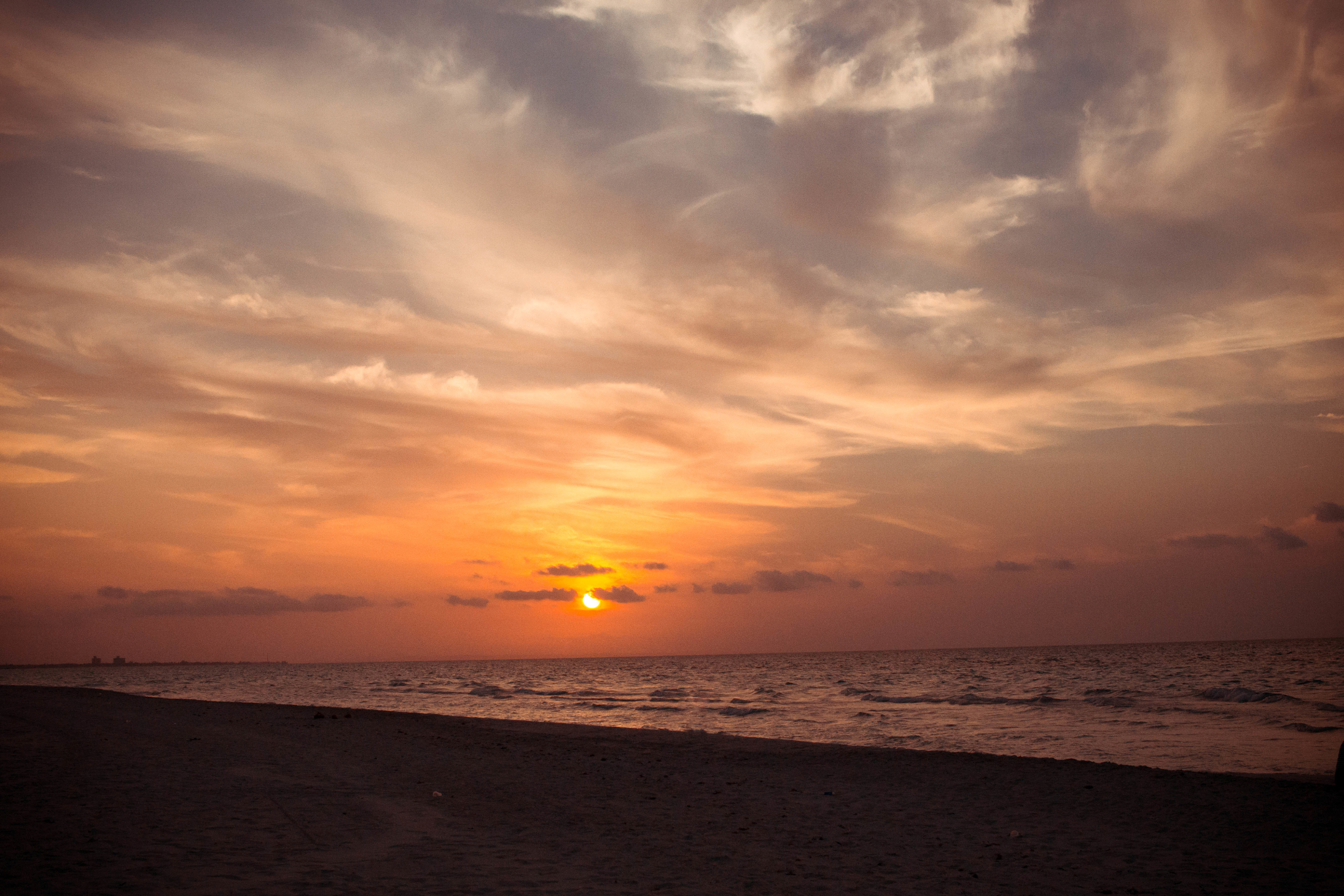 Descarga gratuita de fondo de pantalla para móvil de Mar, Playa, Horizonte, Océano, Atardecer, Tierra/naturaleza.