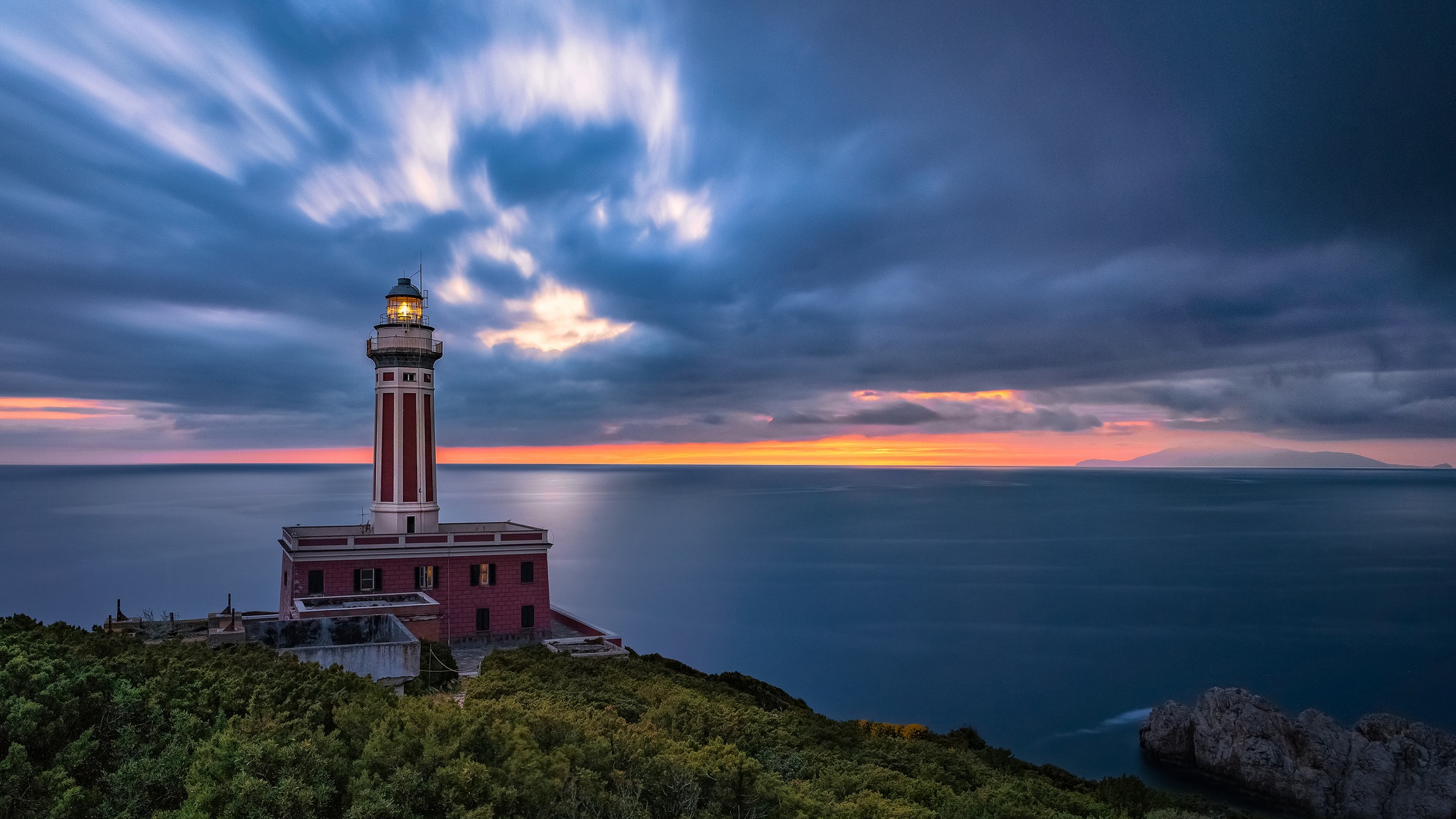 Download mobile wallpaper Building, Horizon, Ocean, Lighthouse, Cloud, Man Made for free.