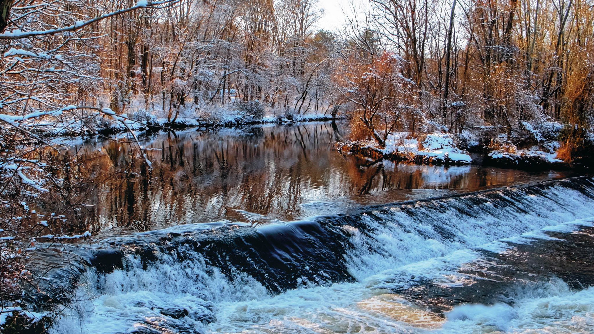 88016 завантажити картинку зима, природа, річка, дерева, течія, текти, поріг - шпалери і заставки безкоштовно